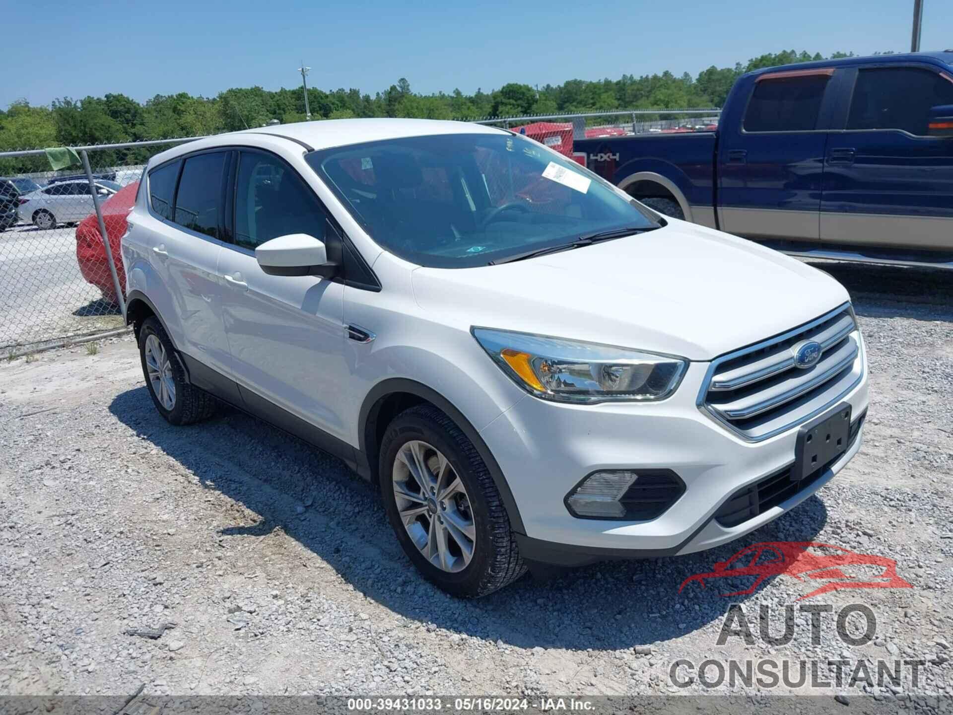 FORD ESCAPE 2017 - 1FMCU9GD3HUD81082