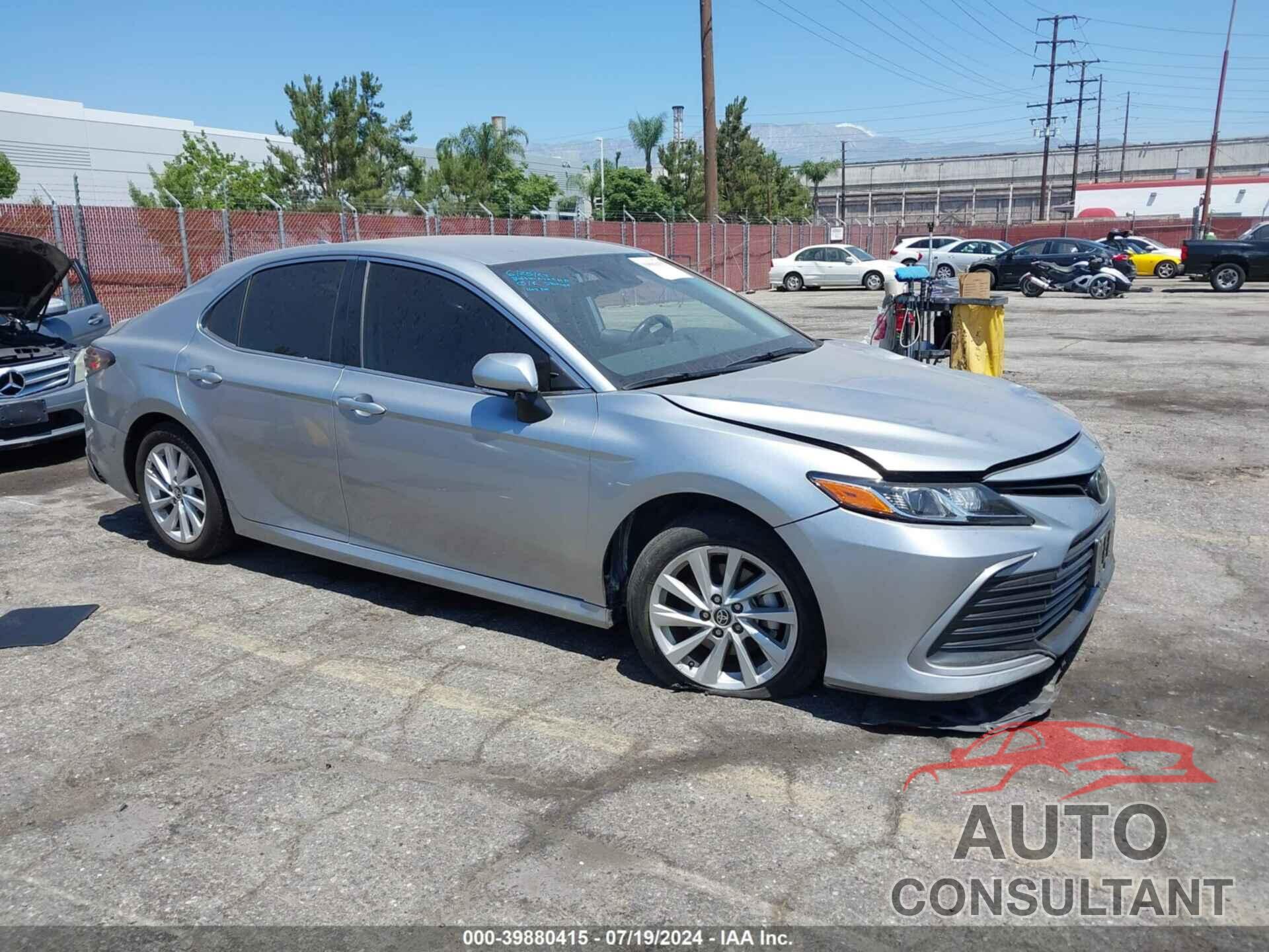 TOYOTA CAMRY 2022 - 4T1C11AK4NU646413