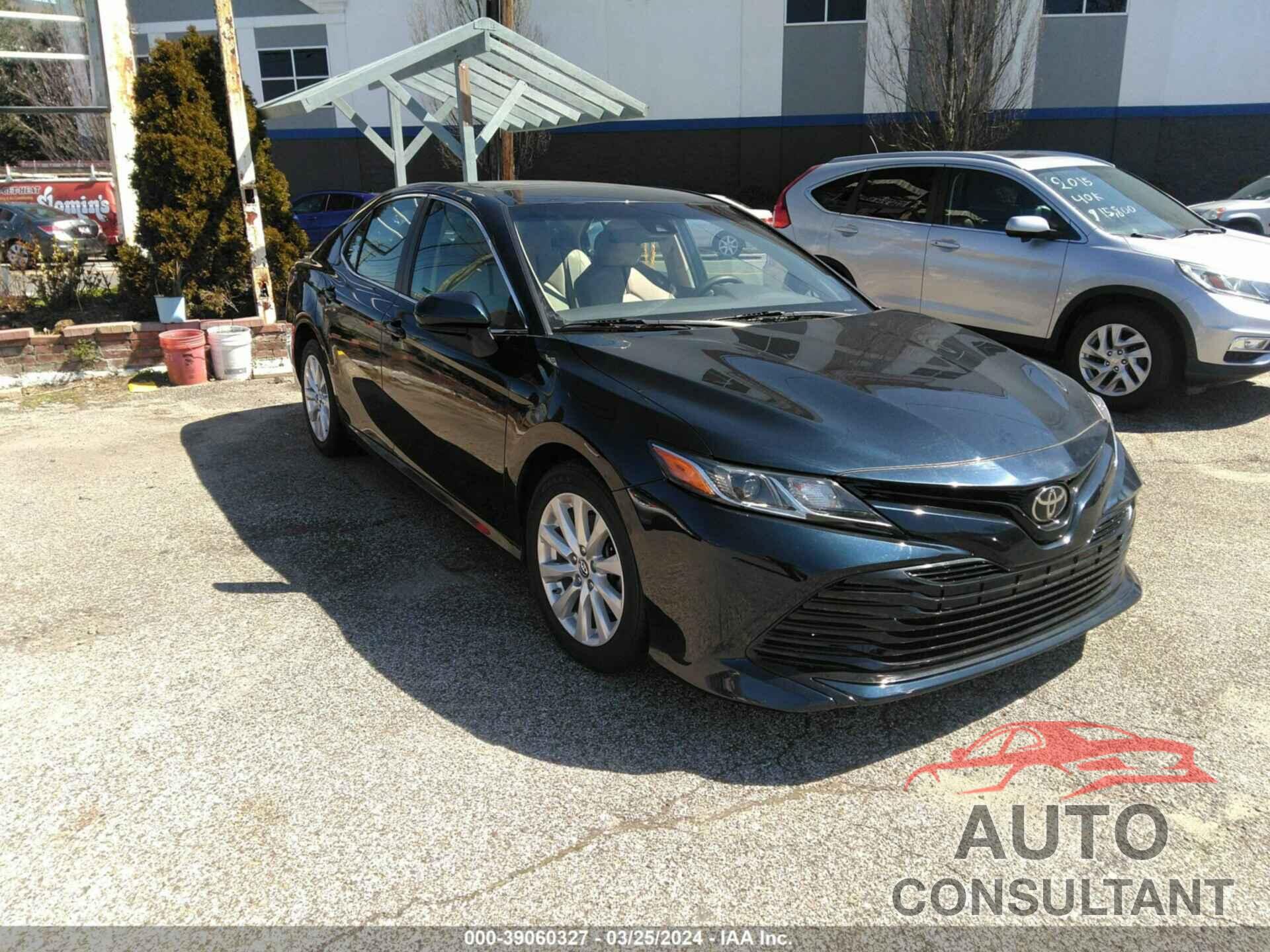 TOYOTA CAMRY 2018 - 4T1B11HK2JU541140