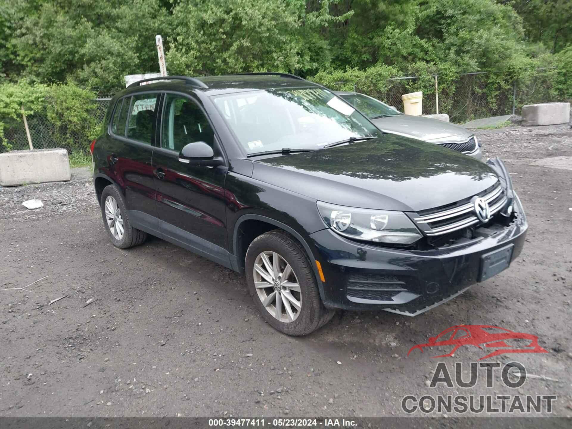 VOLKSWAGEN TIGUAN 2017 - WVGBV7AX3HK051177