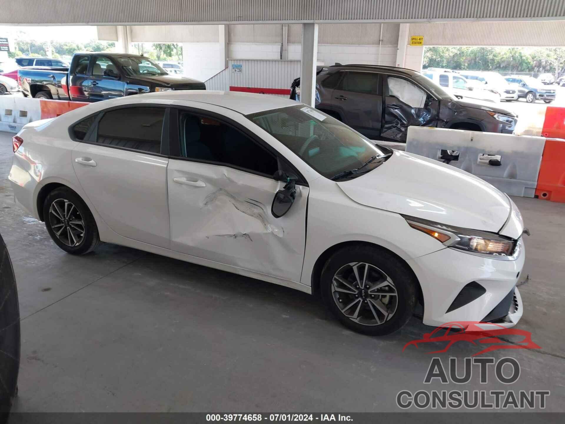 KIA FORTE 2023 - 3KPF24AD7PE564646