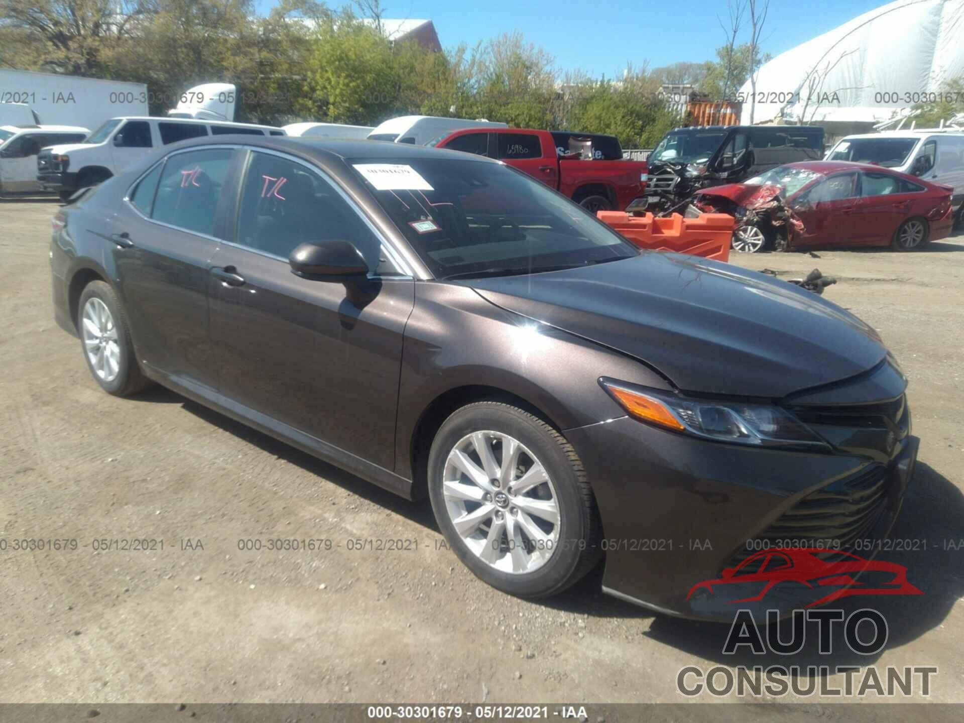 TOYOTA CAMRY 2018 - 4T1B11HK3JU113514