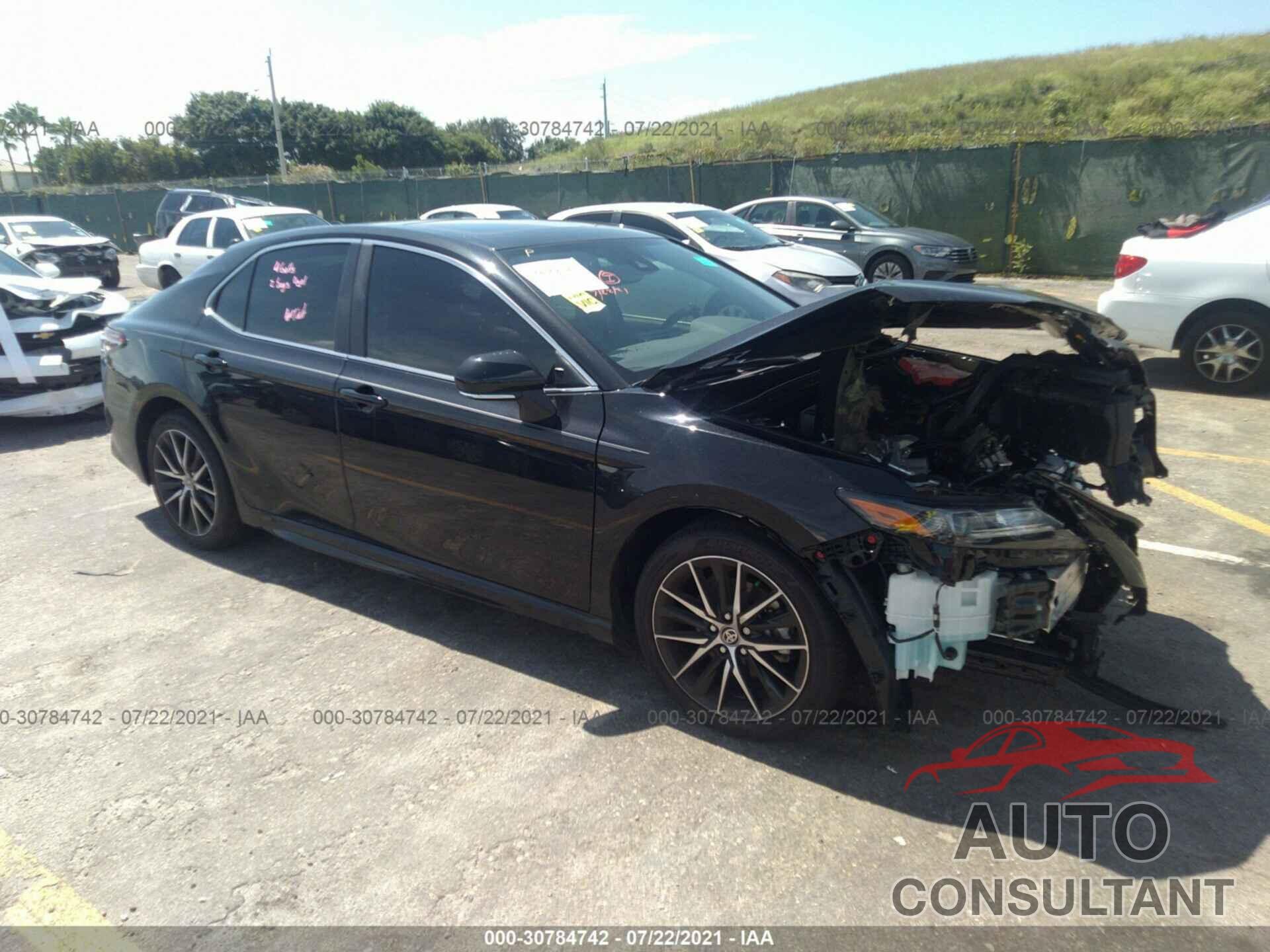 TOYOTA CAMRY 2021 - 4T1T11AKXMU402957