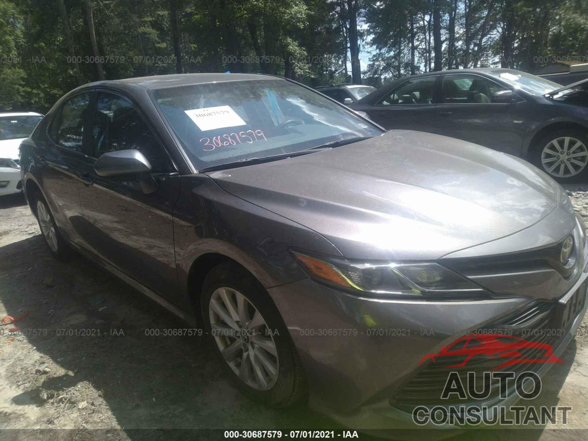 TOYOTA CAMRY 2018 - 4T1B11HK1JU541730
