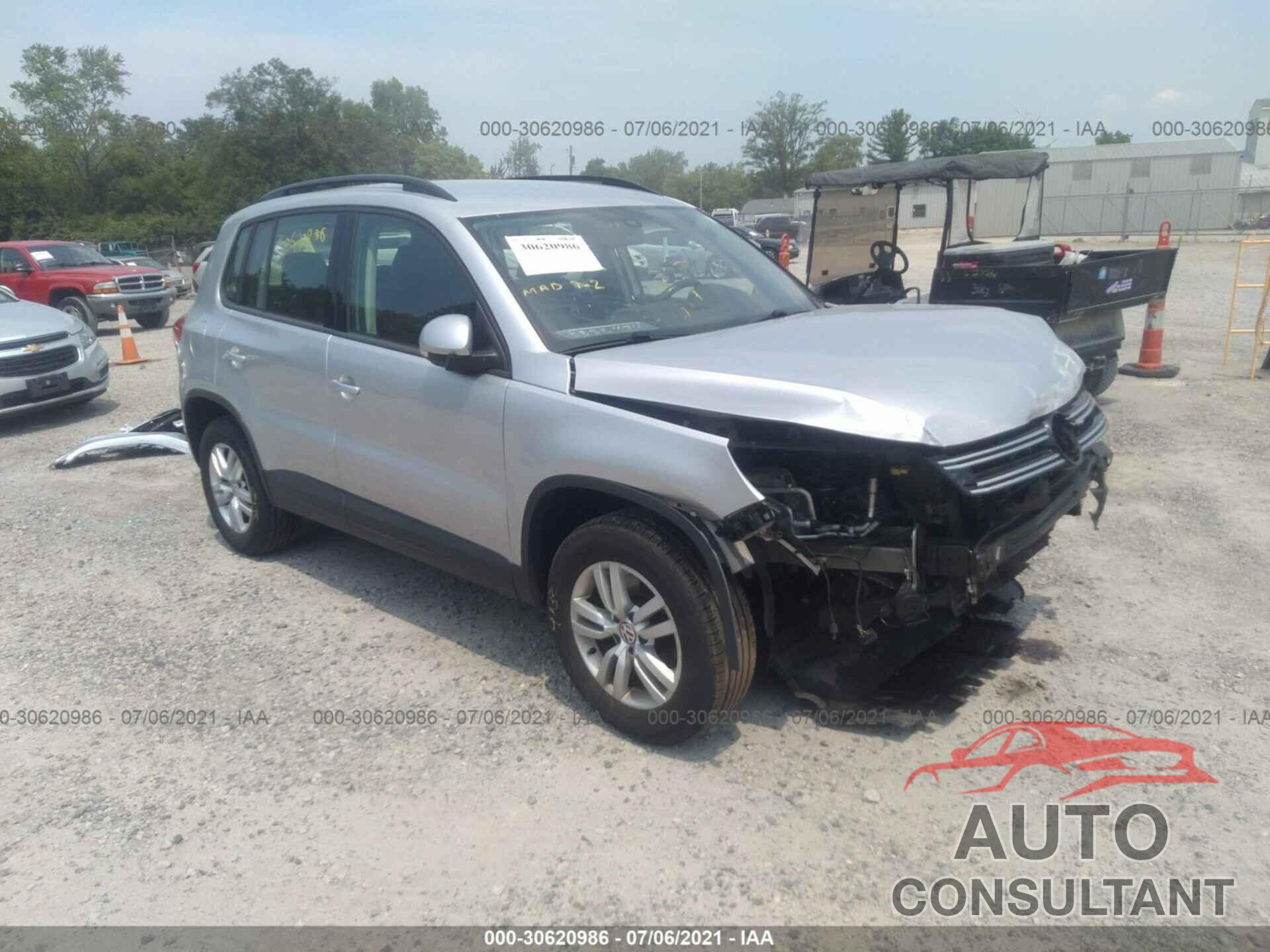 VOLKSWAGEN TIGUAN 2016 - WVGAV7AX1GW606288