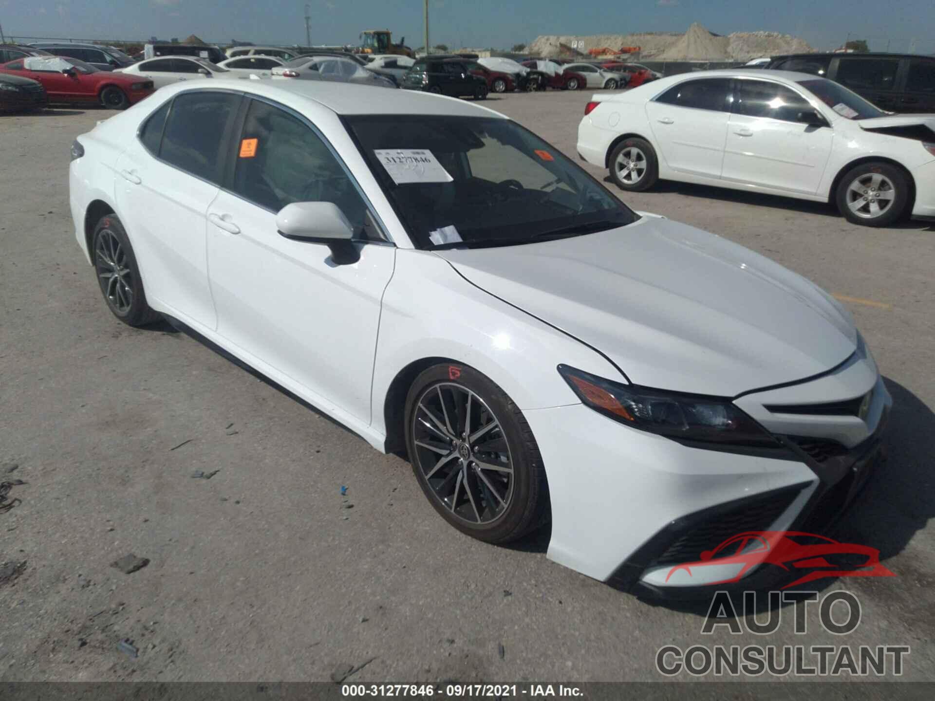 TOYOTA CAMRY 2021 - 4T1G11AK5MU566182