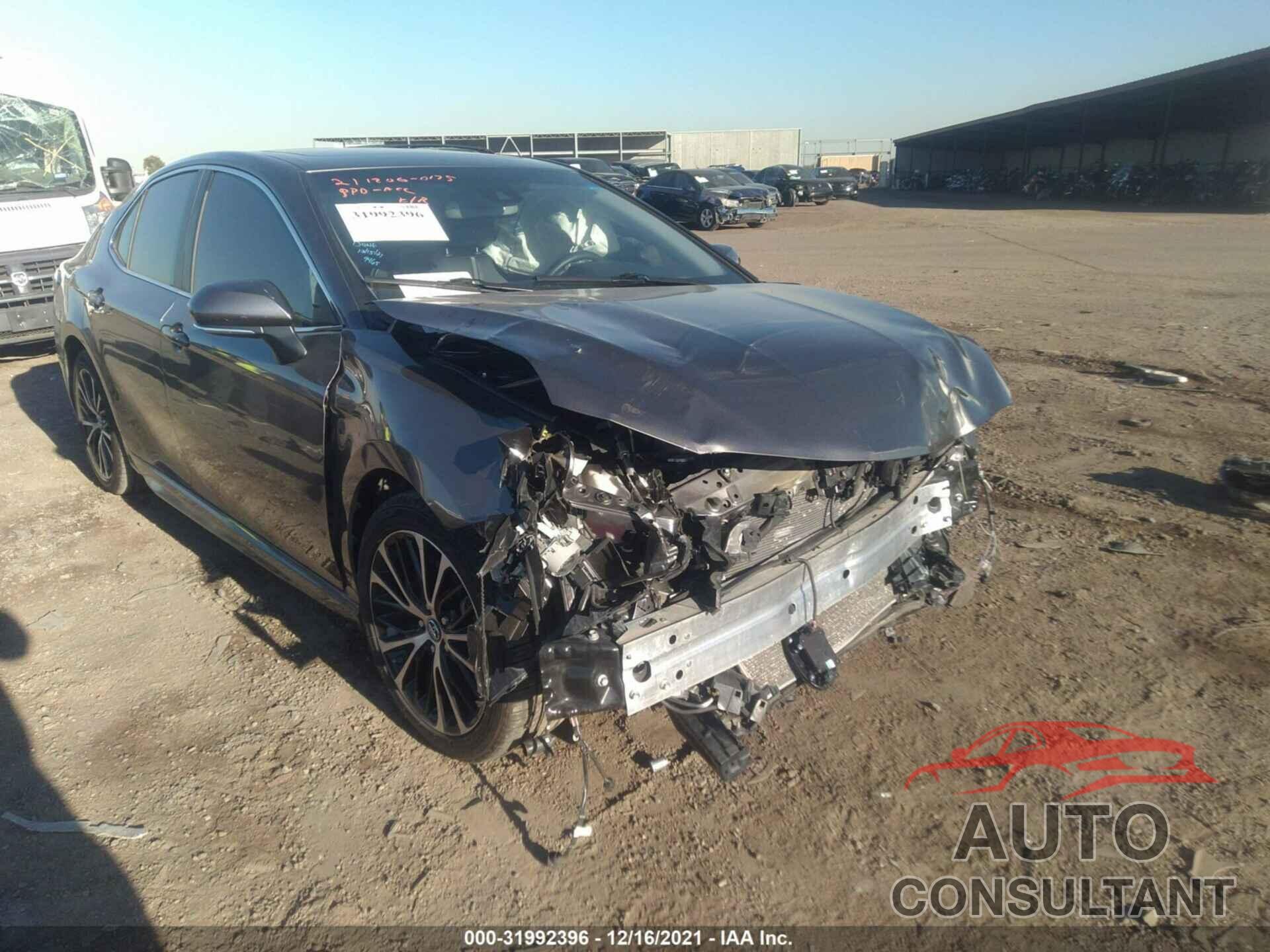 TOYOTA CAMRY 2018 - 4T1B11HK5JU586105