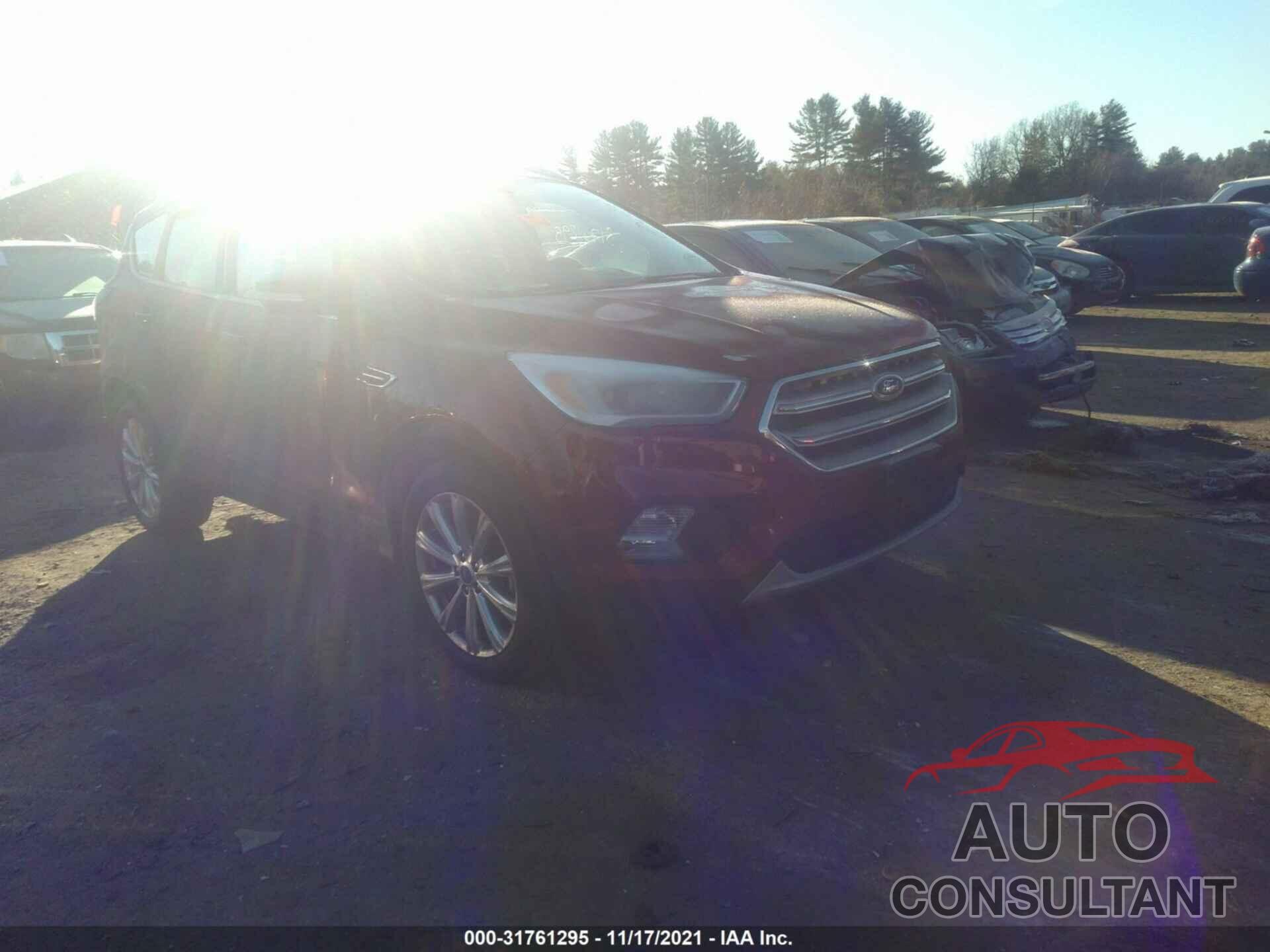 FORD ESCAPE 2017 - 1FMCU9J90HUD55625