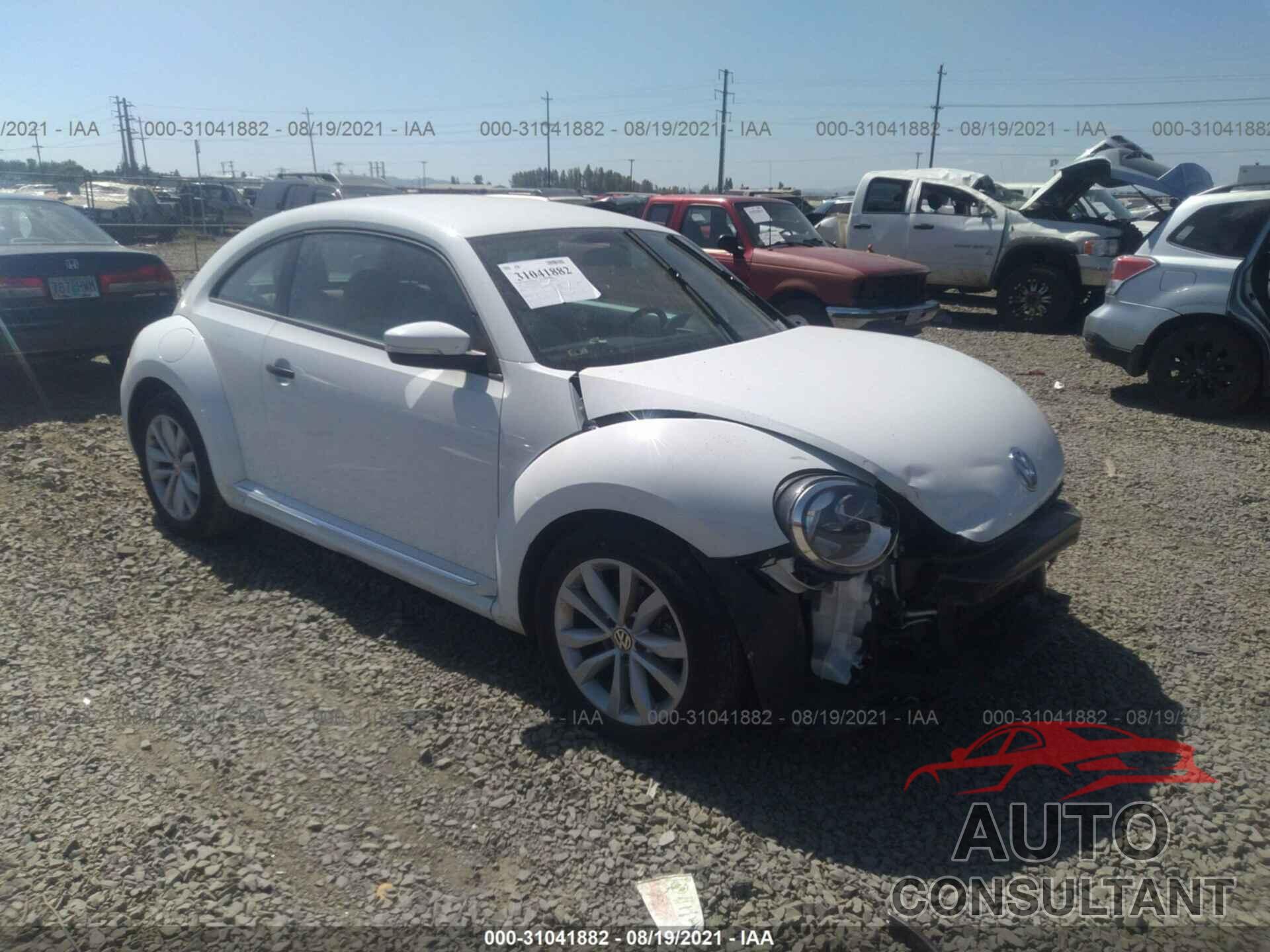 VOLKSWAGEN BEETLE 2017 - 3VWF17AT7HM628183