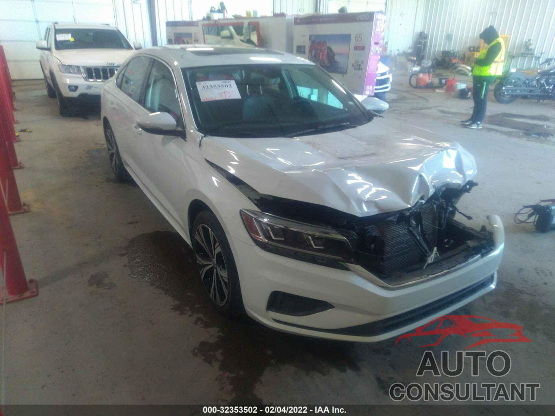 VOLKSWAGEN PASSAT 2021 - 1VWSA7A33MC000888