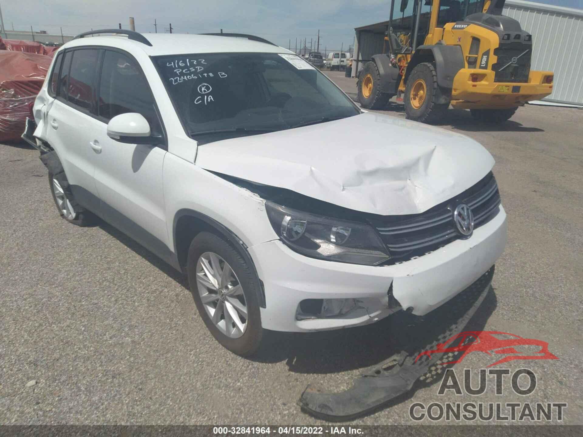 VOLKSWAGEN TIGUAN LIMITED 2018 - WVGAV7AX7JK005658