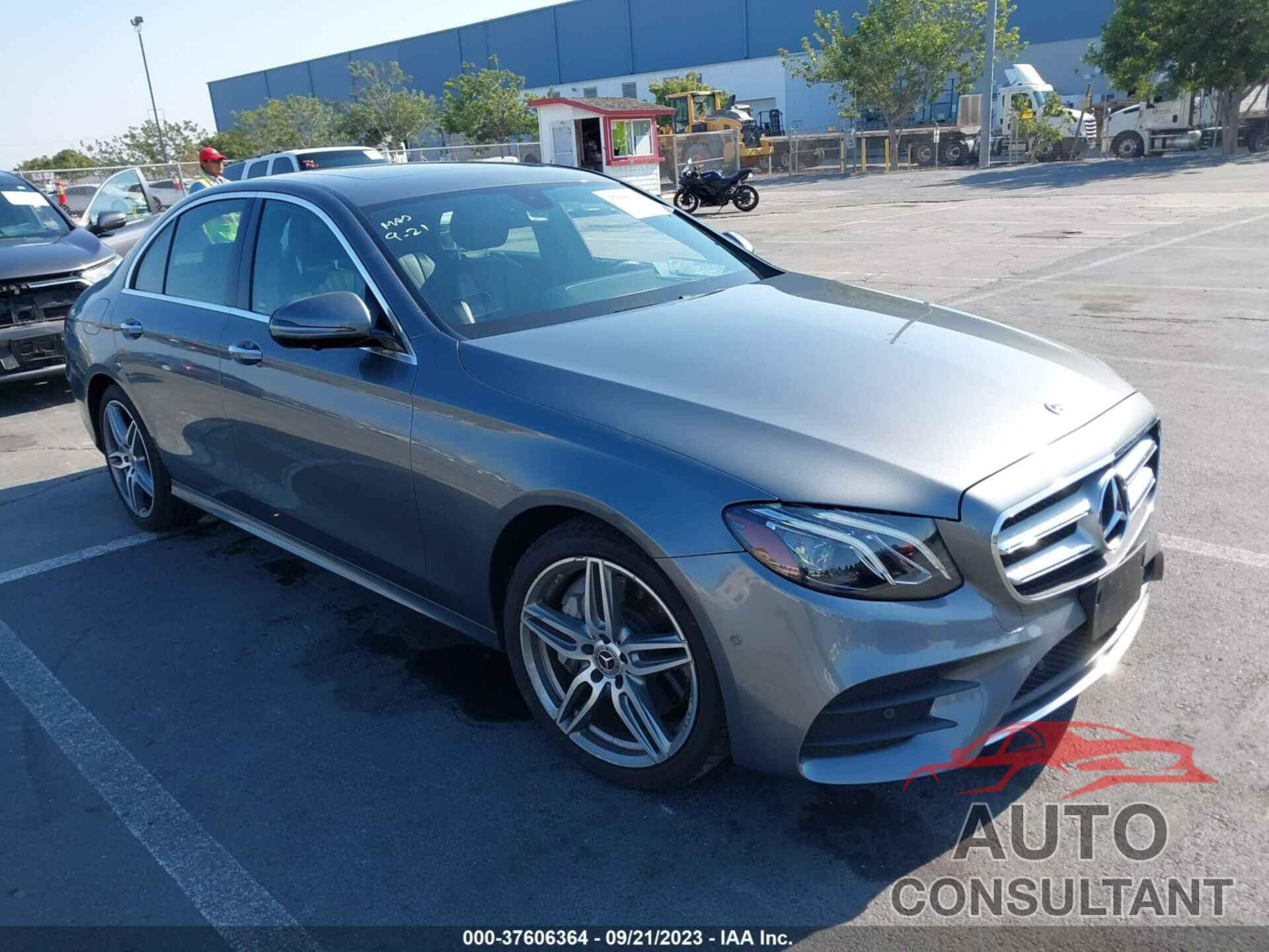 MERCEDES-BENZ E 300 2019 - WDDZF4KB2KA488558