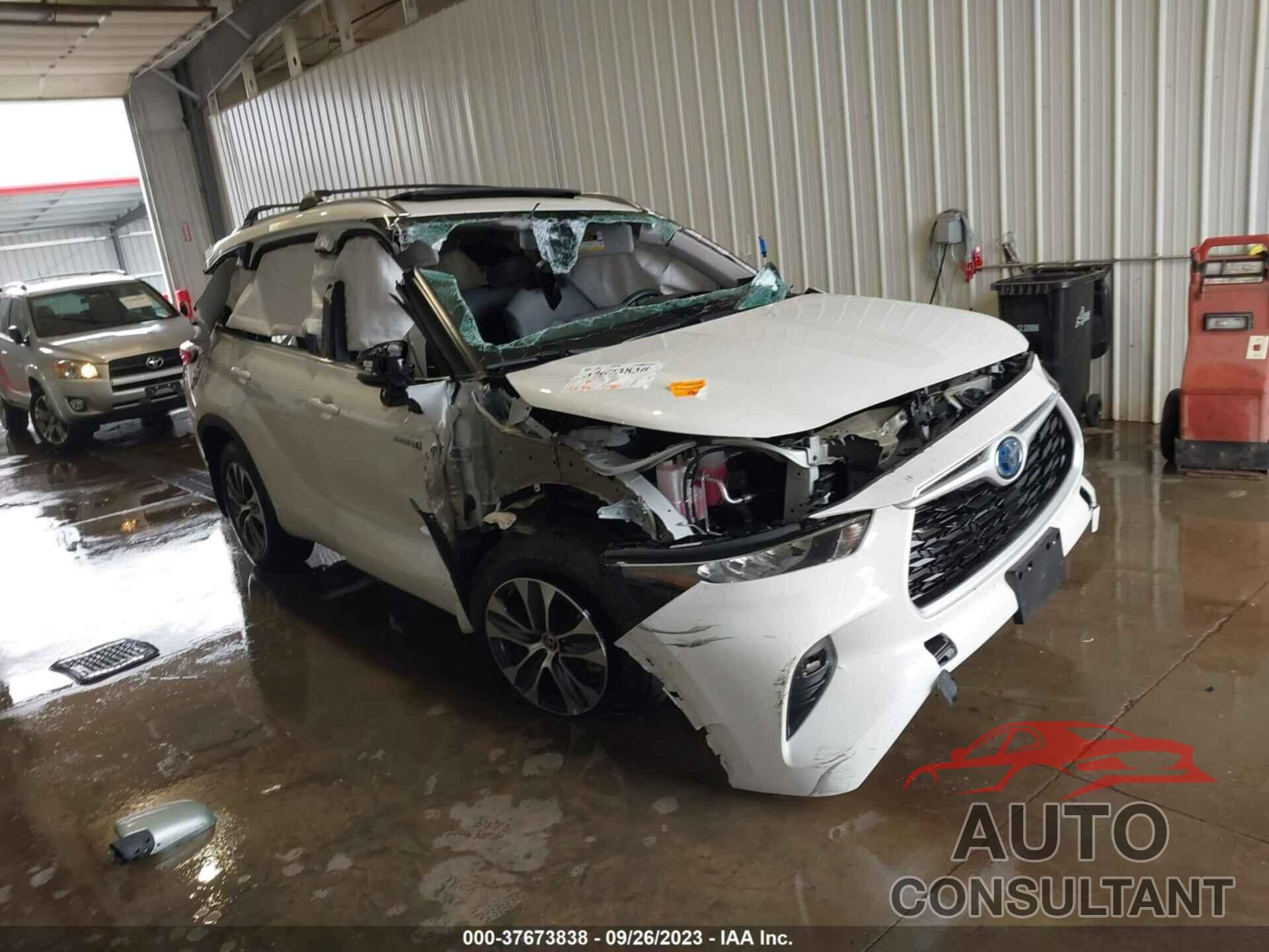 TOYOTA HIGHLANDER 2020 - 5TDHBRCH6LS508512