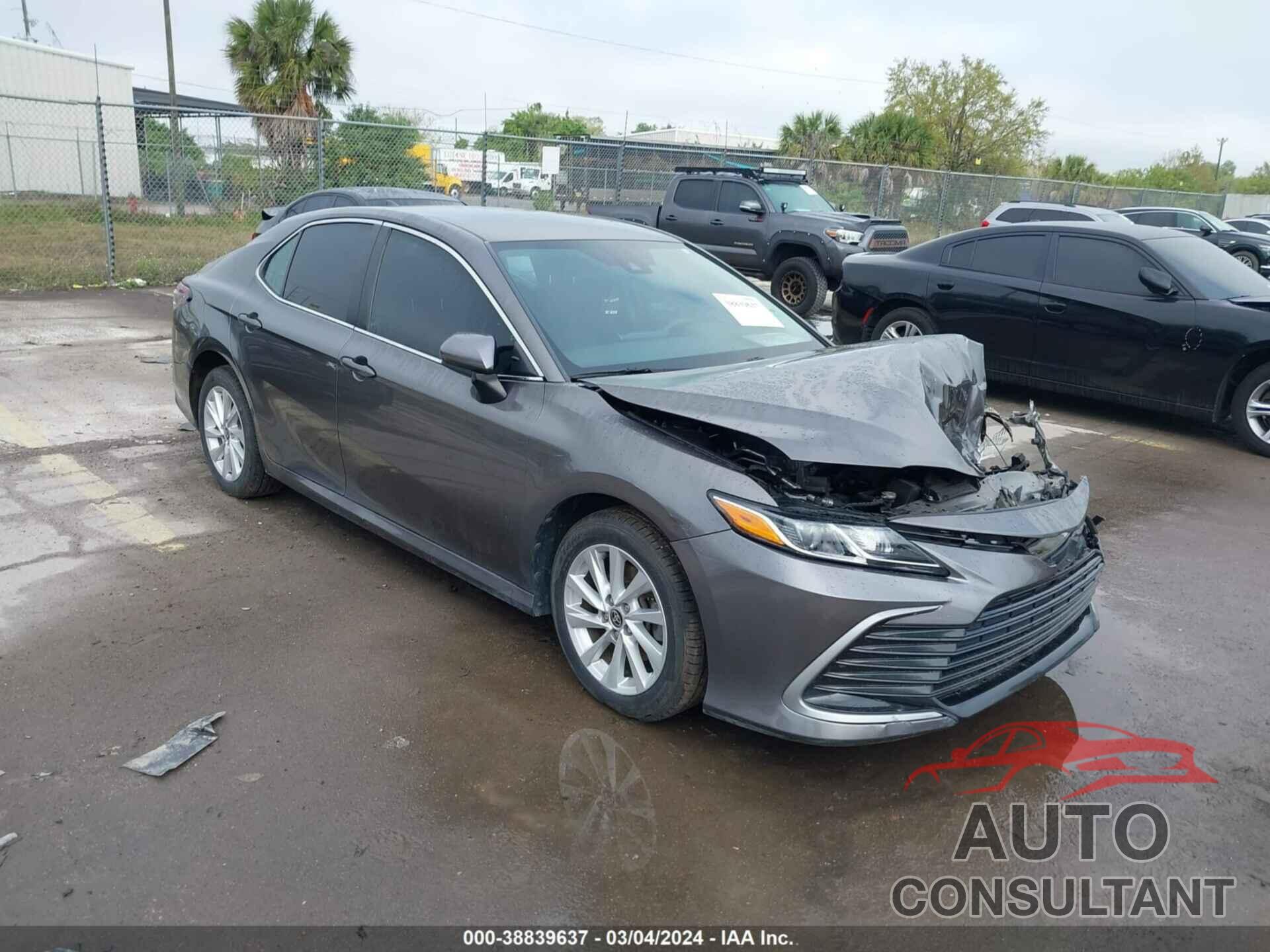TOYOTA CAMRY 2021 - 4T1C11AK5MU573910