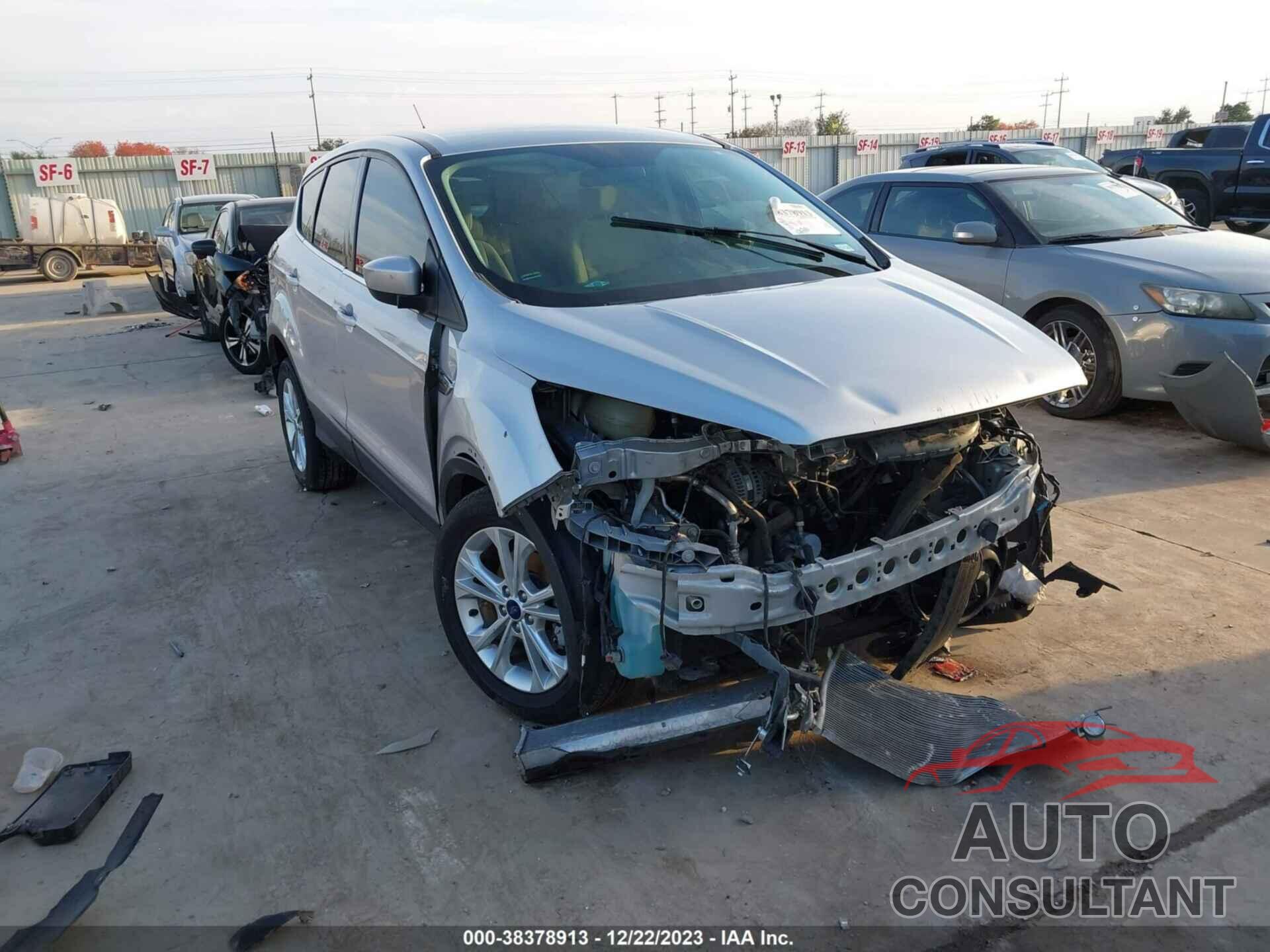 FORD ESCAPE 2017 - 1FMCU0GDXHUA54058