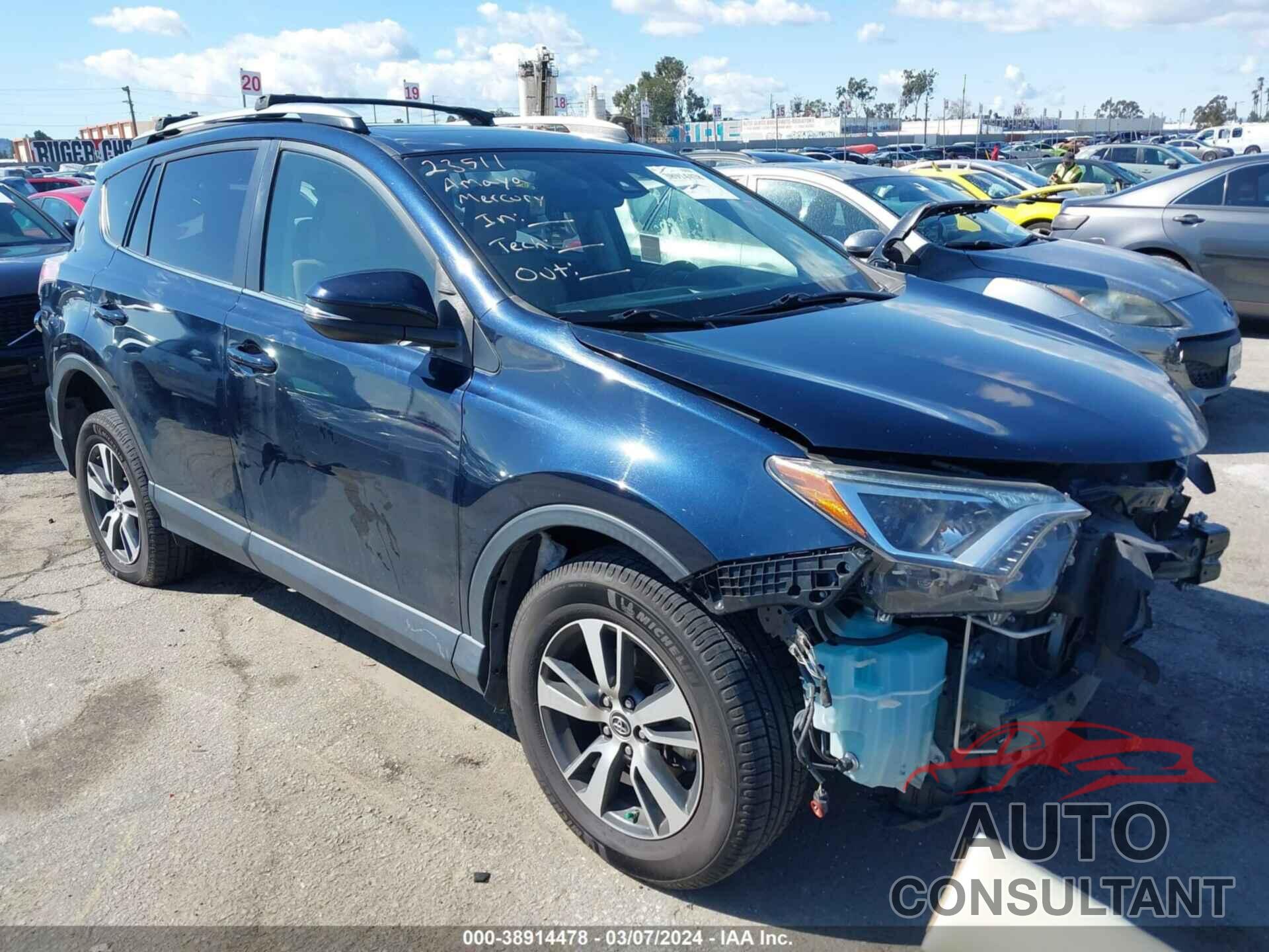 TOYOTA RAV4 2017 - JTMWFREV9HJ711588