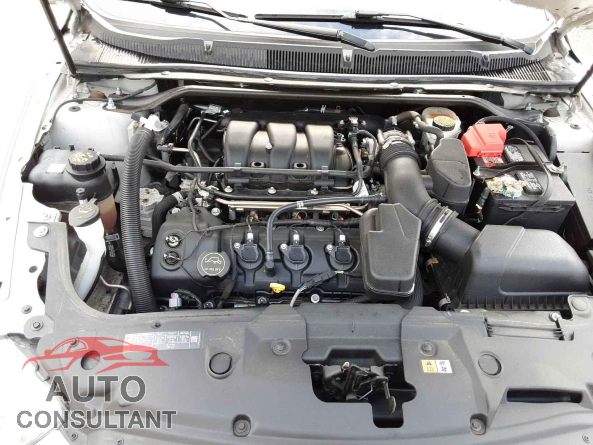 FORD TAURUS 2018 - 1FAHP2D82JG103364
