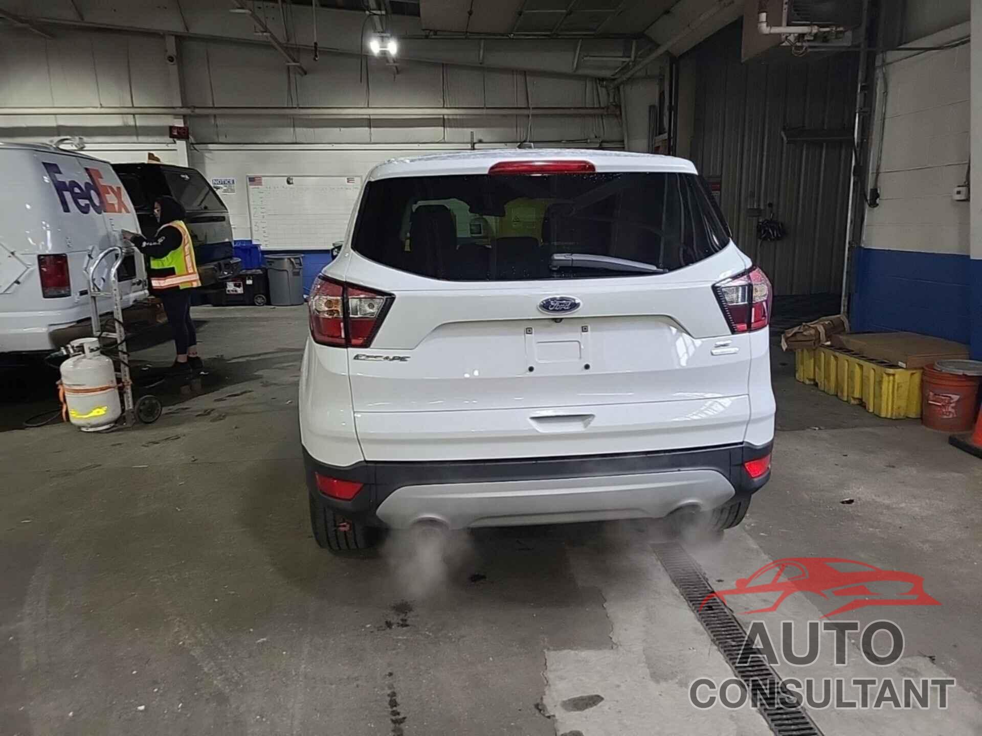 FORD ESCAPE 2017 - 1FMCU0GD1HUE40335