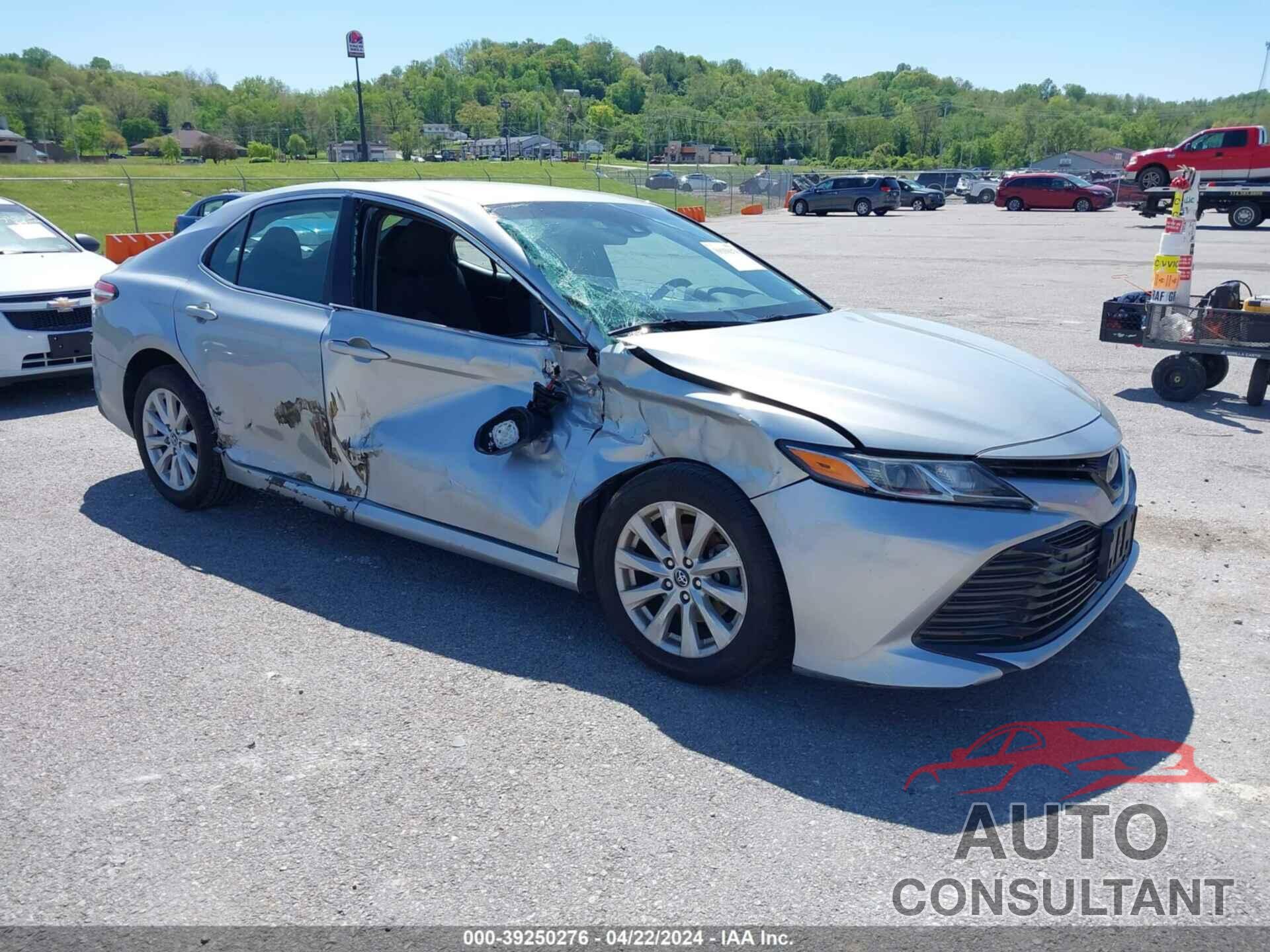 TOYOTA CAMRY 2018 - 4T1B11HK1JU113866