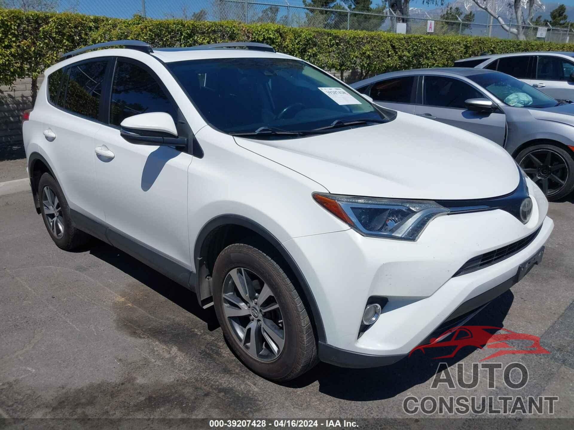 TOYOTA RAV4 2017 - JTMRFREV9HD202435