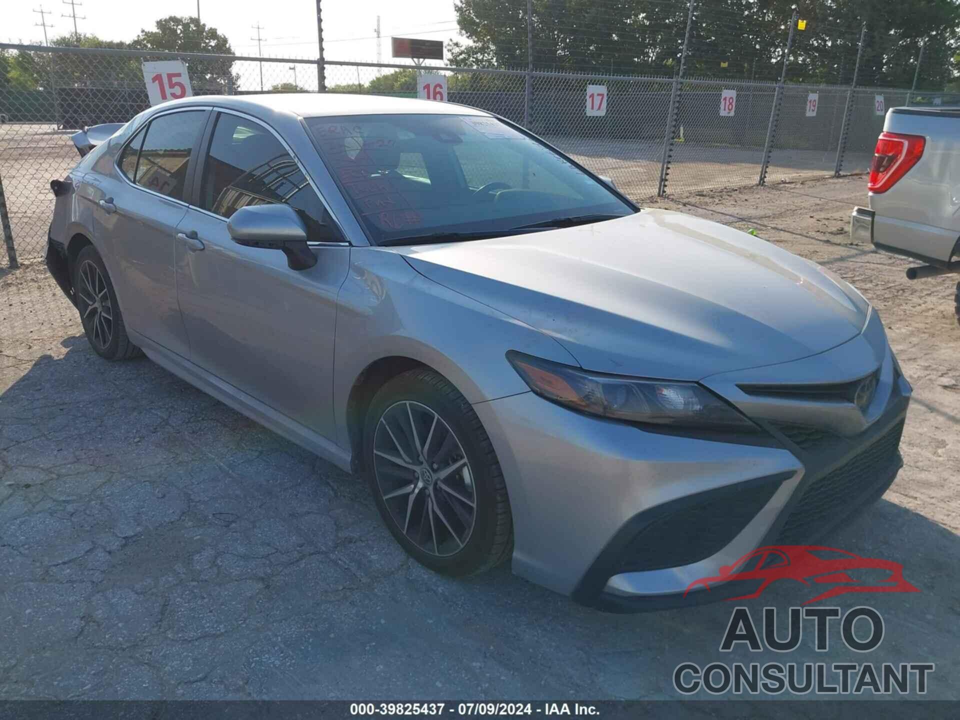 TOYOTA CAMRY 2023 - 4T1G11AK8PU767658