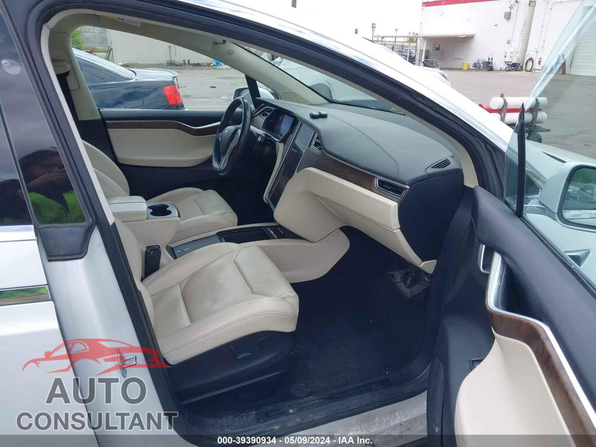 TESLA MODEL X 2017 - 5YJXCBE21HF066503