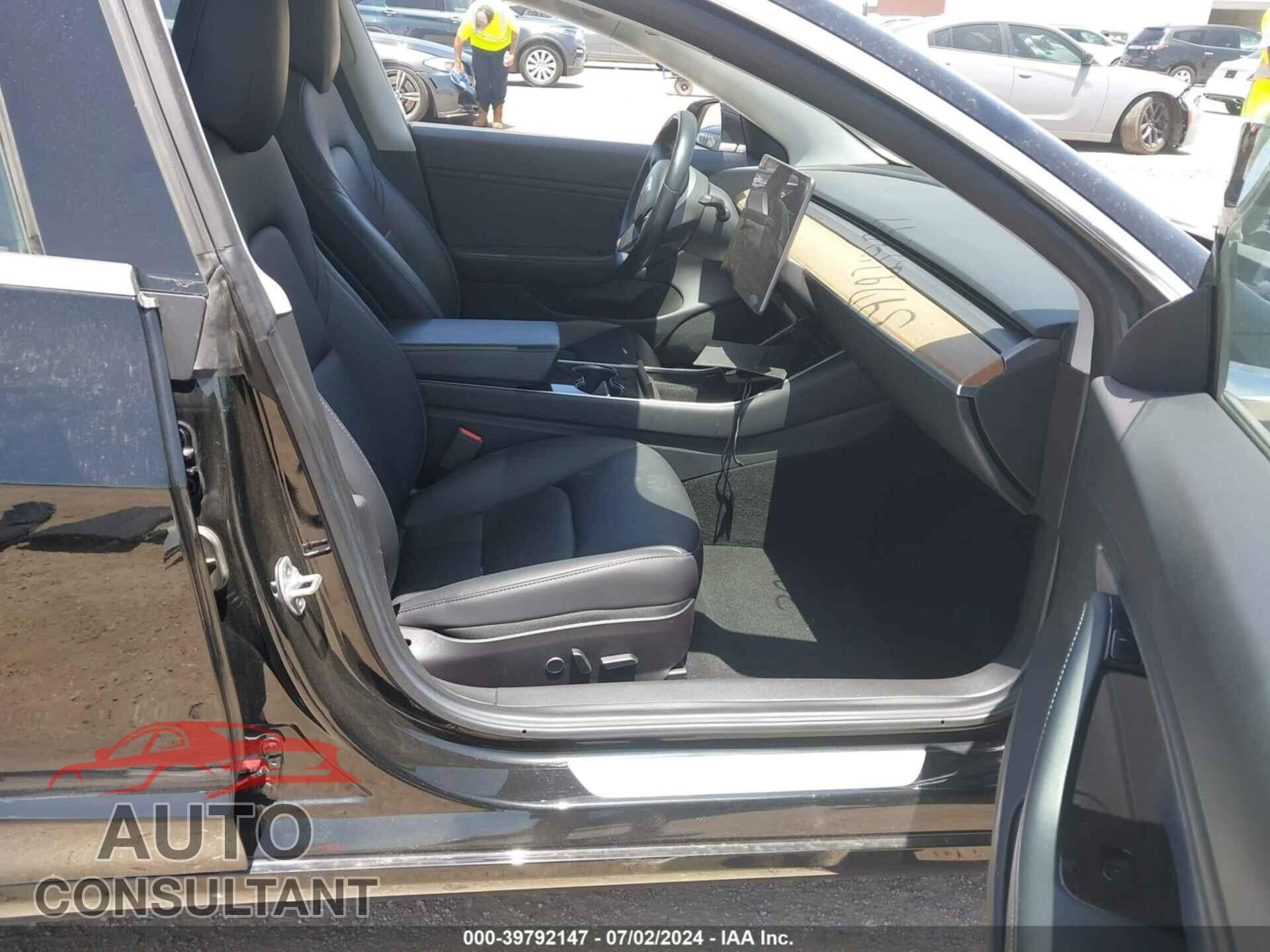 TESLA MODEL 3 2018 - 5YJ3E1EAXJF152148