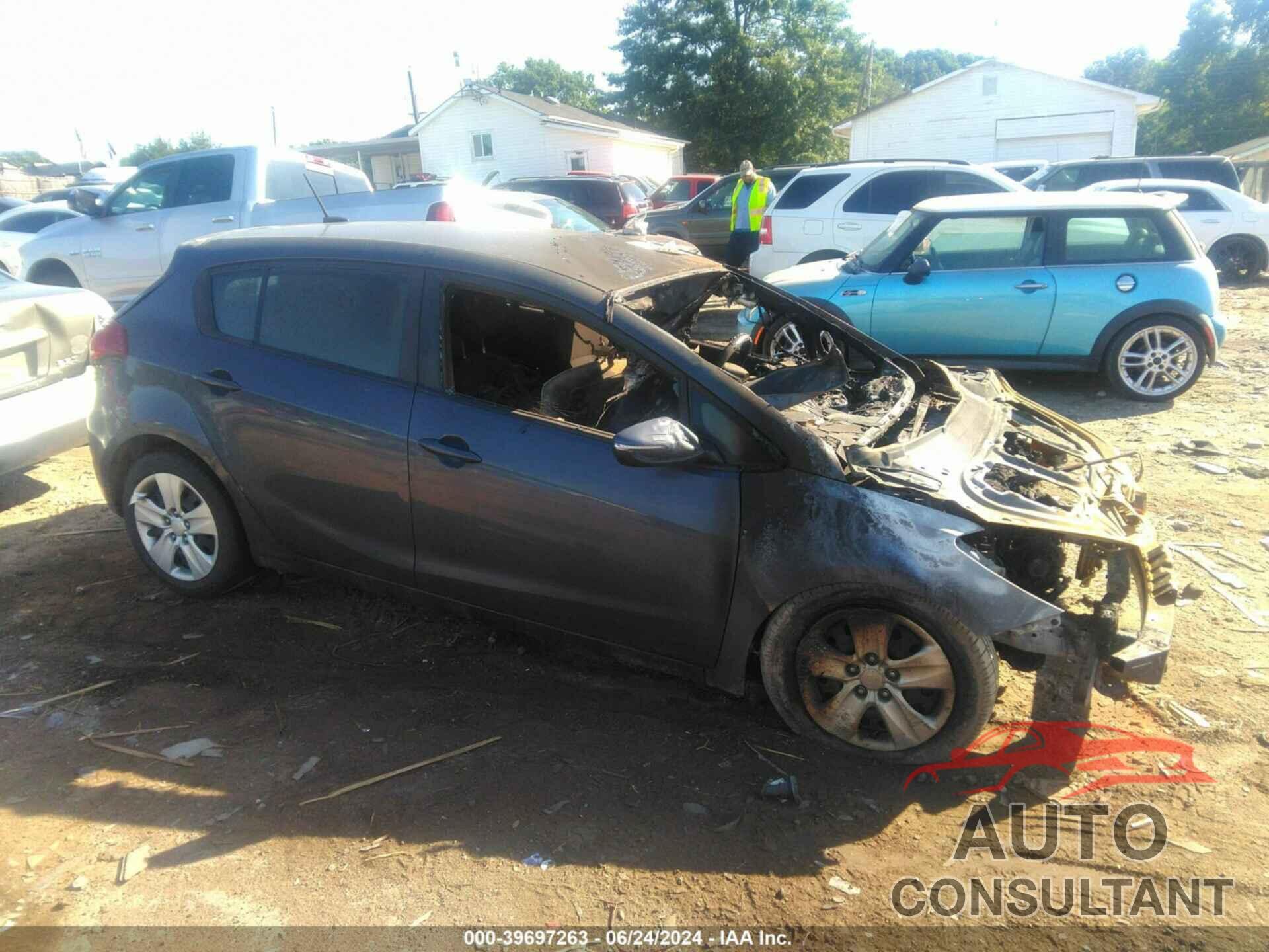 KIA FORTE 2016 - KNAFK5A8XG5607054