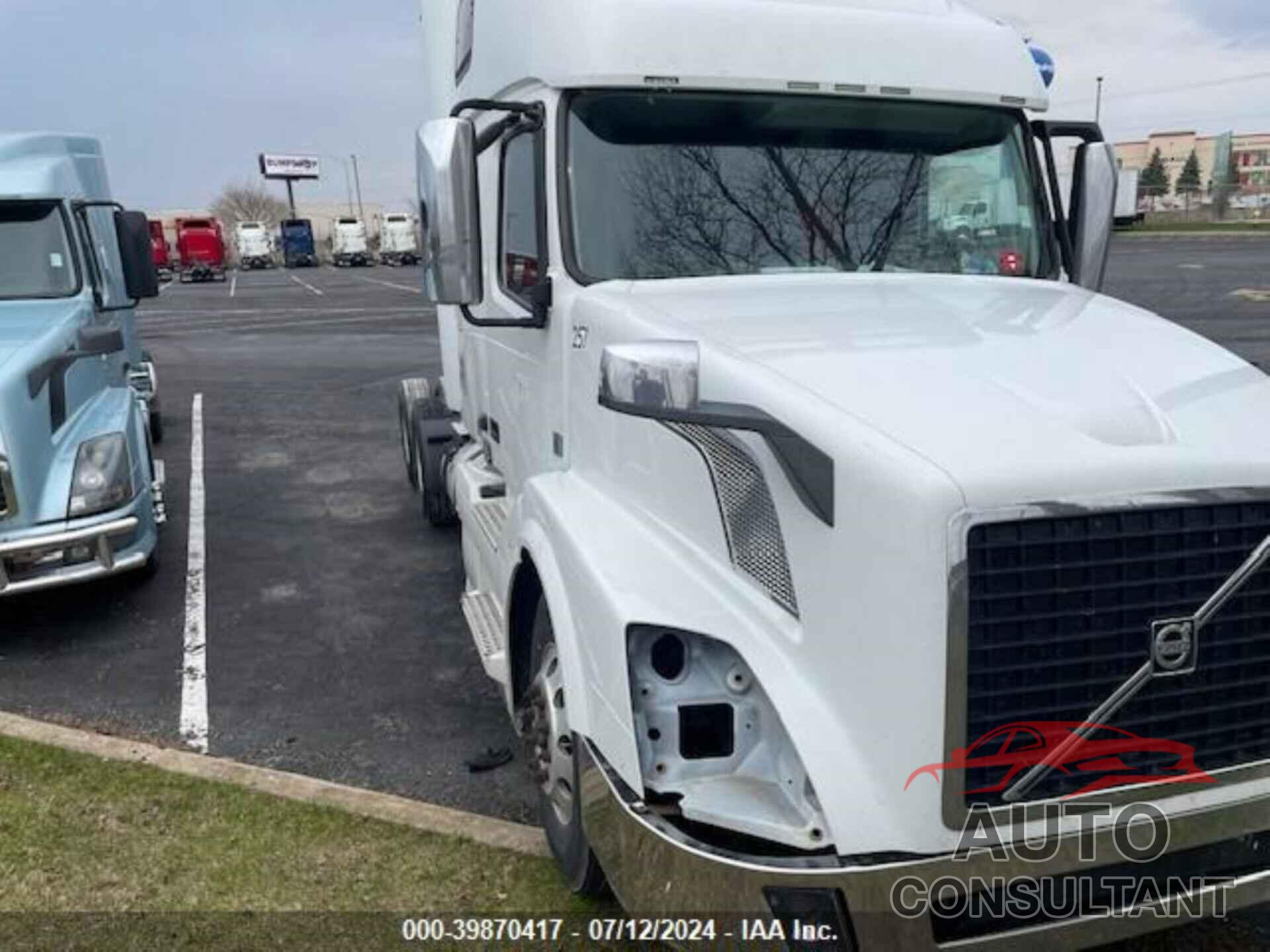 VOLVO VNL 2018 - 4V4NC9EH4JN979756