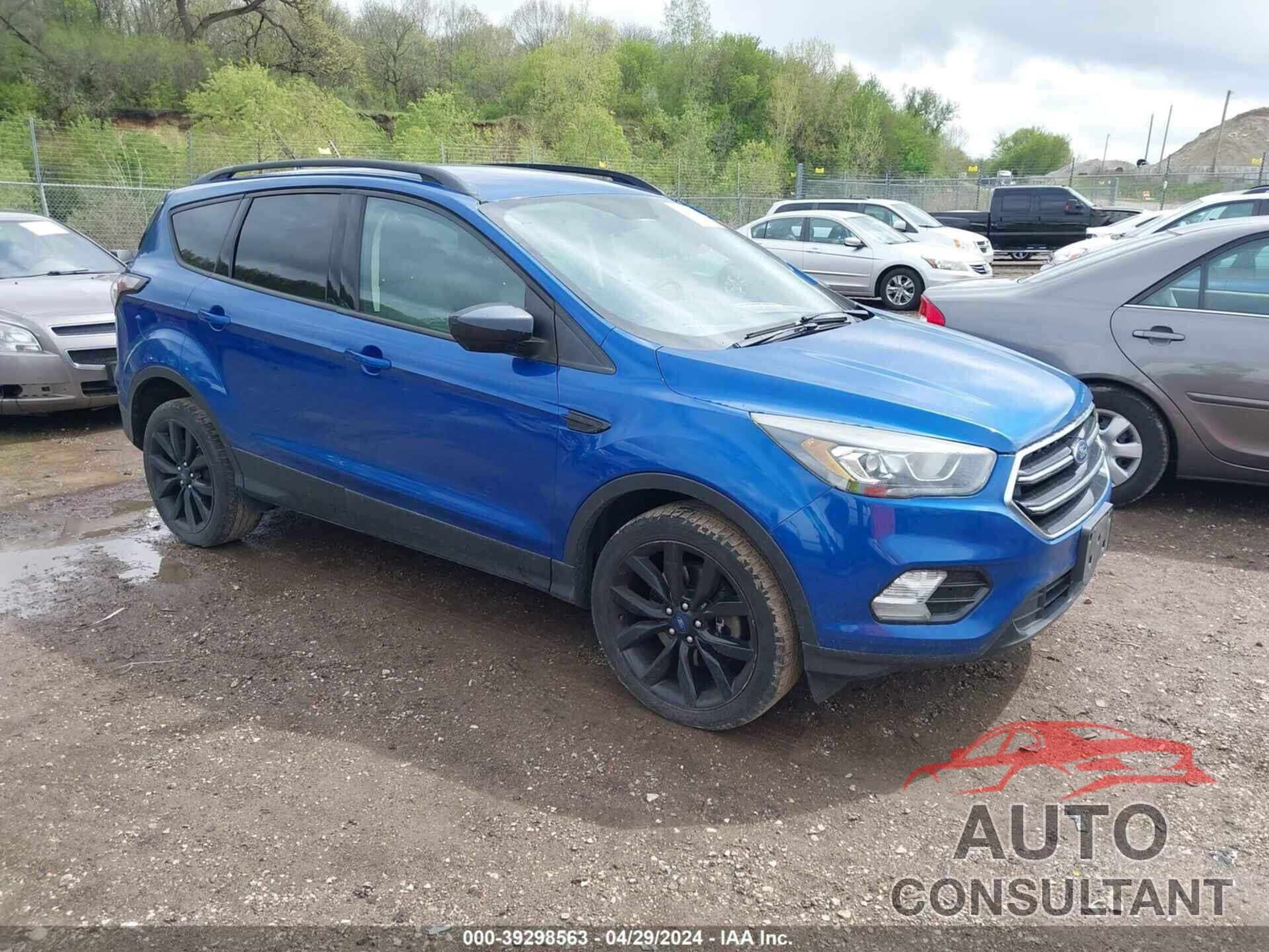 FORD ESCAPE 2017 - 1FMCU9G93HUB57855