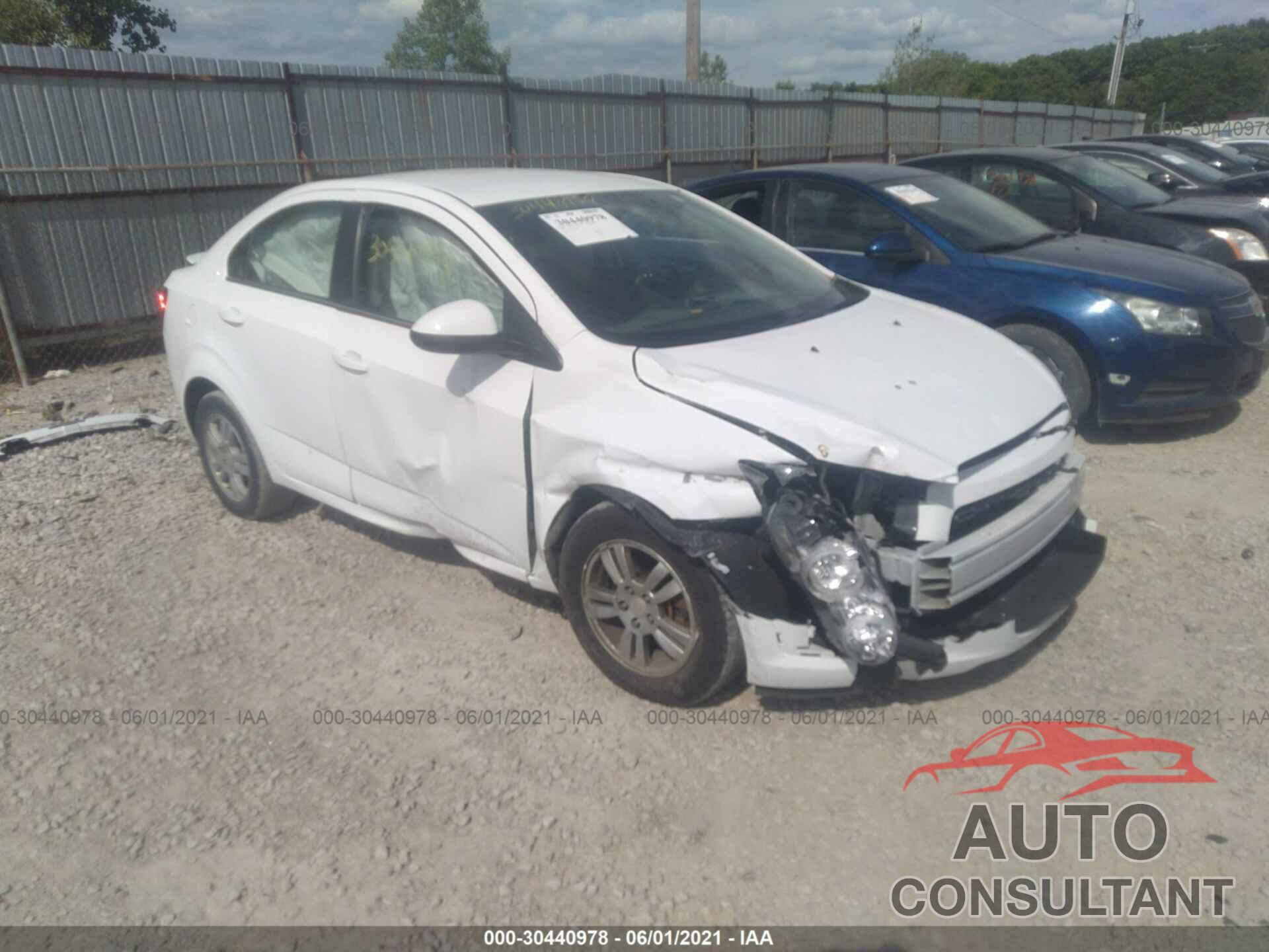 CHEVROLET SONIC 2016 - 1G1JC5SH1G4120638