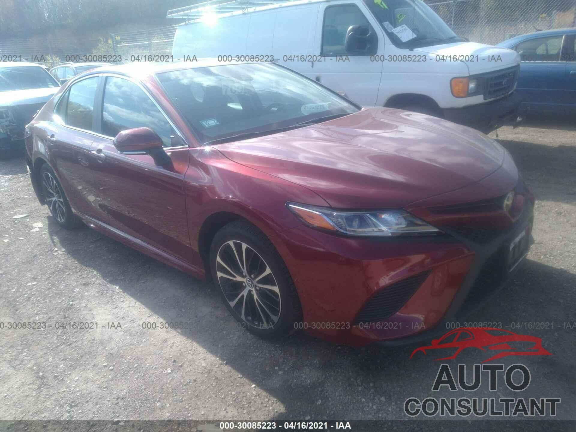 TOYOTA CAMRY 2018 - 4T1B11HK0JU542349