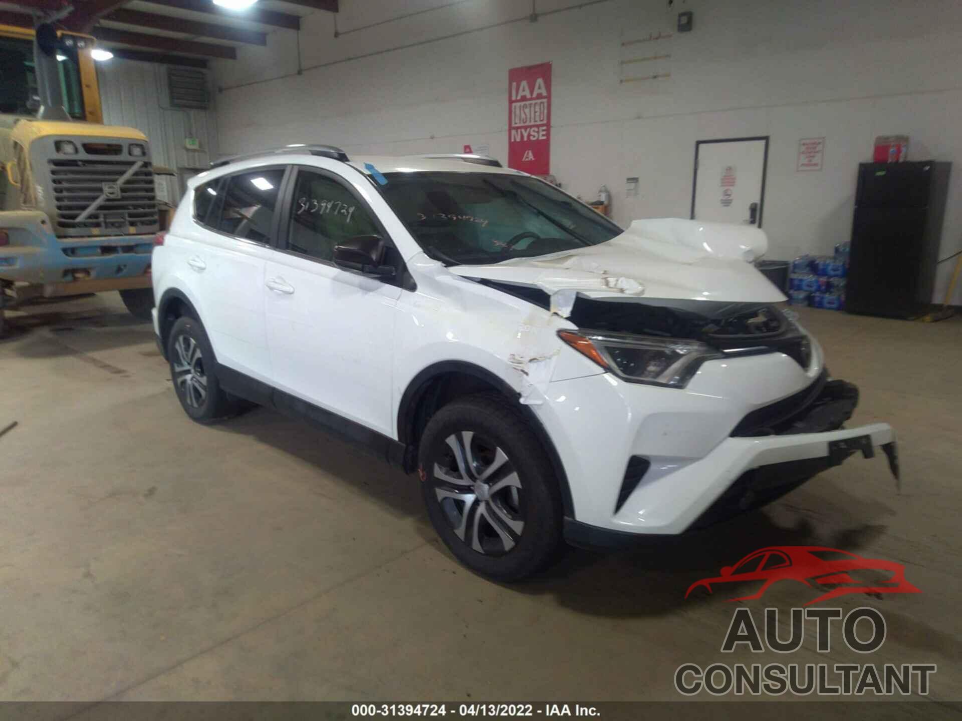 TOYOTA RAV4 2017 - JTMBFREV6HJ129205