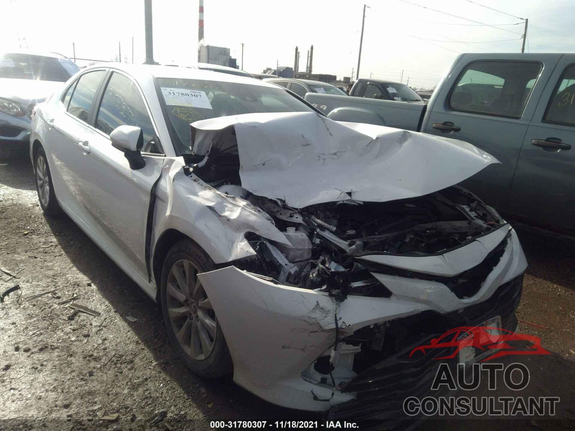 TOYOTA CAMRY 2018 - 4T1B11HK8JU149893