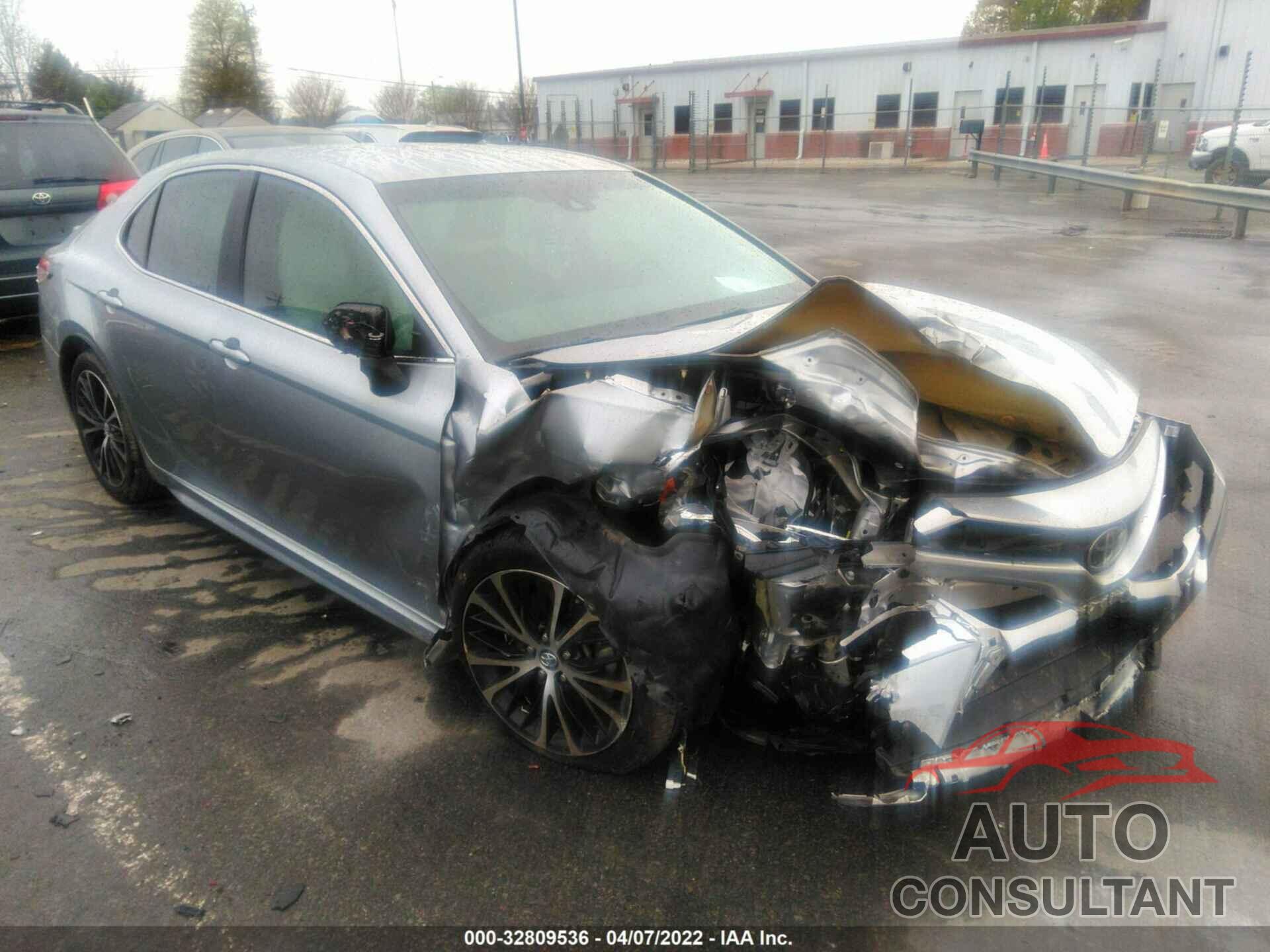TOYOTA CAMRY 2018 - 4T1B11HK0JU673930