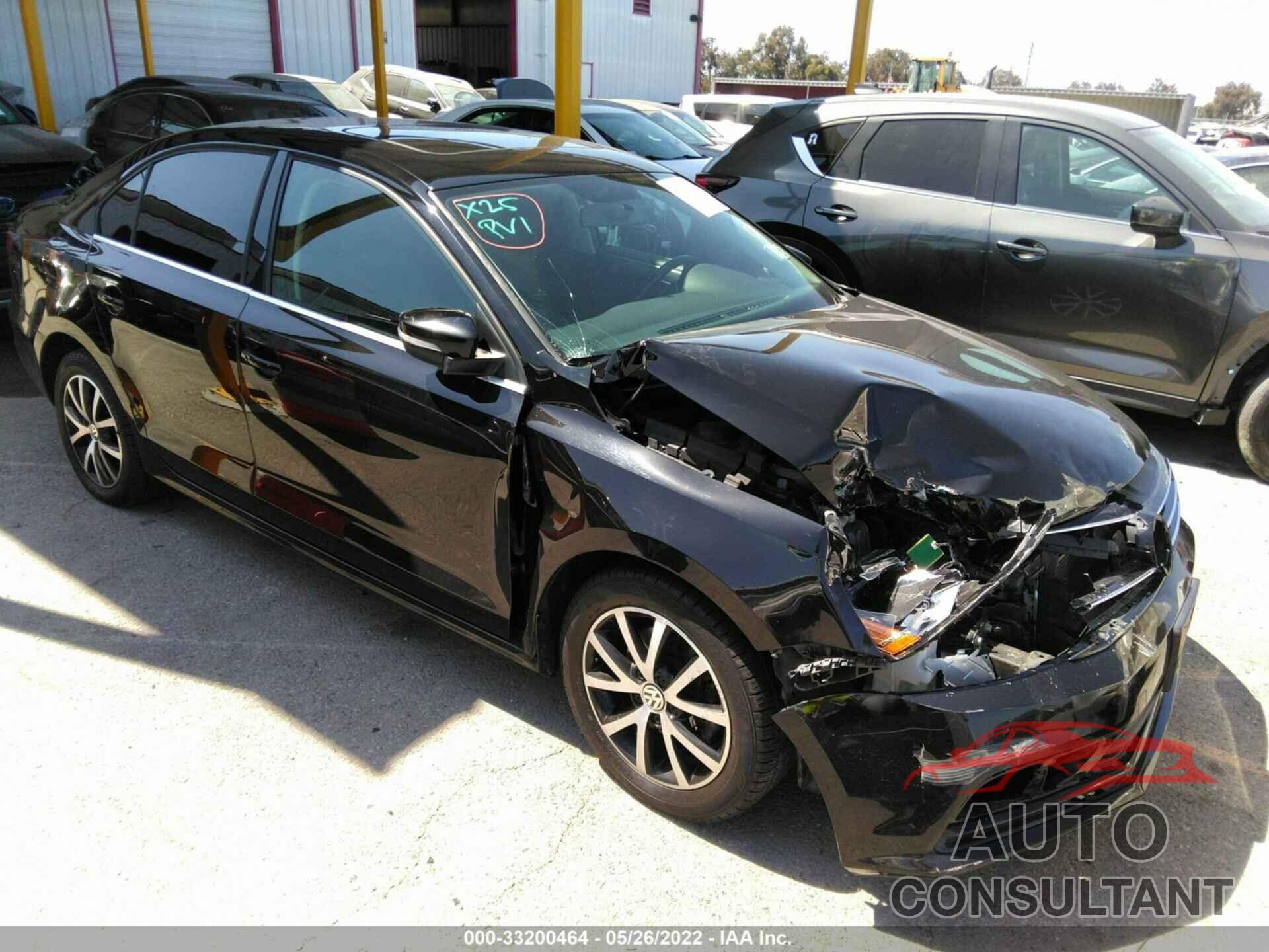 VOLKSWAGEN JETTA 2018 - 3VWDB7AJ8JM227069