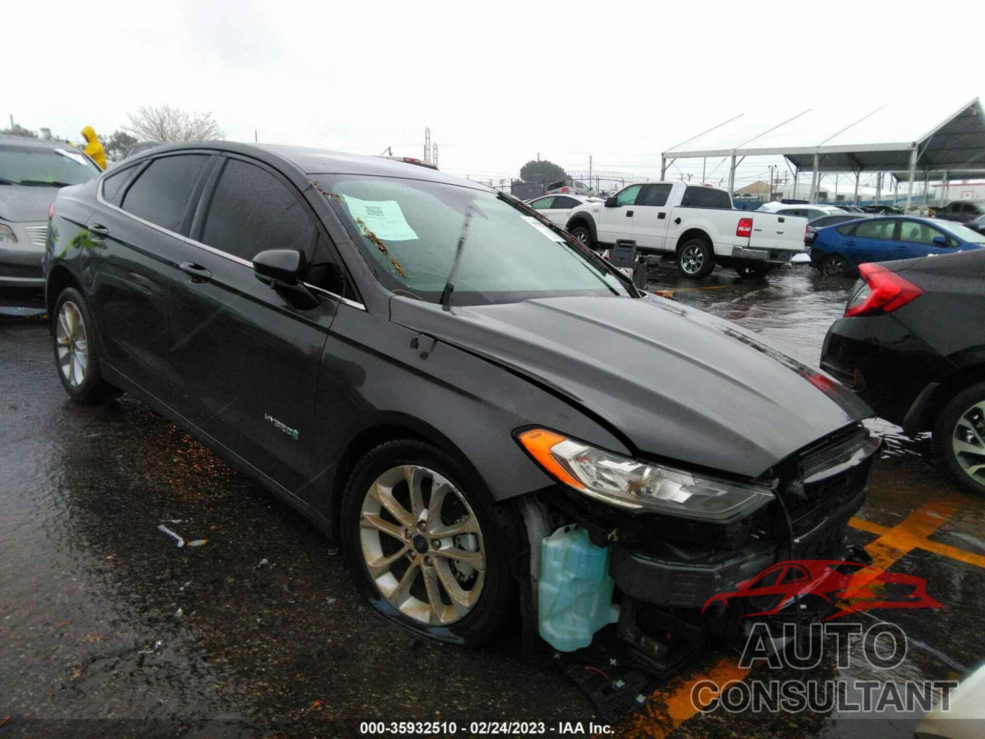 FORD FUSION HYBRID 2019 - 3FA6P0LU5KR200157