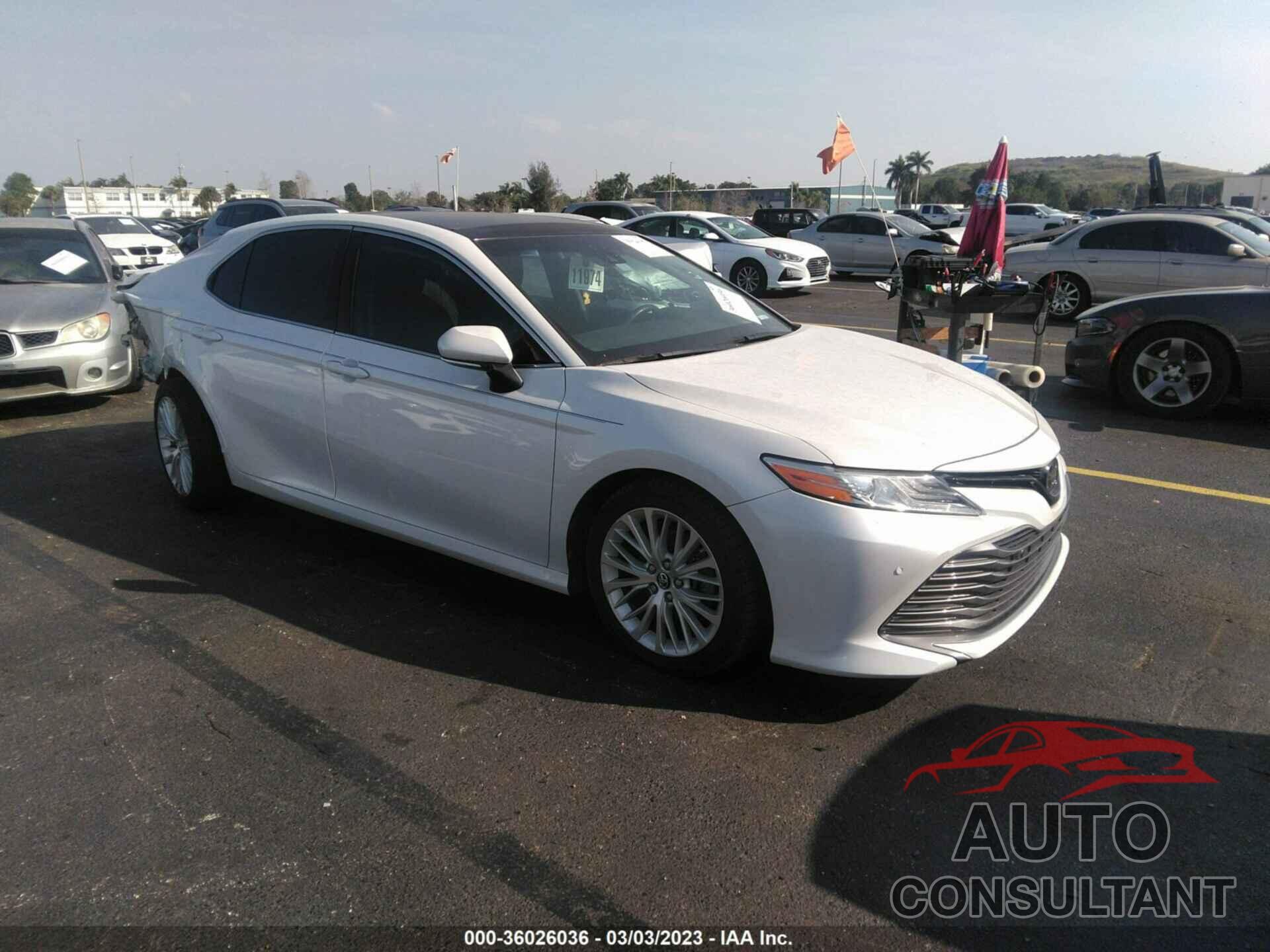 TOYOTA CAMRY 2018 - 4T1B11HK7JU101608
