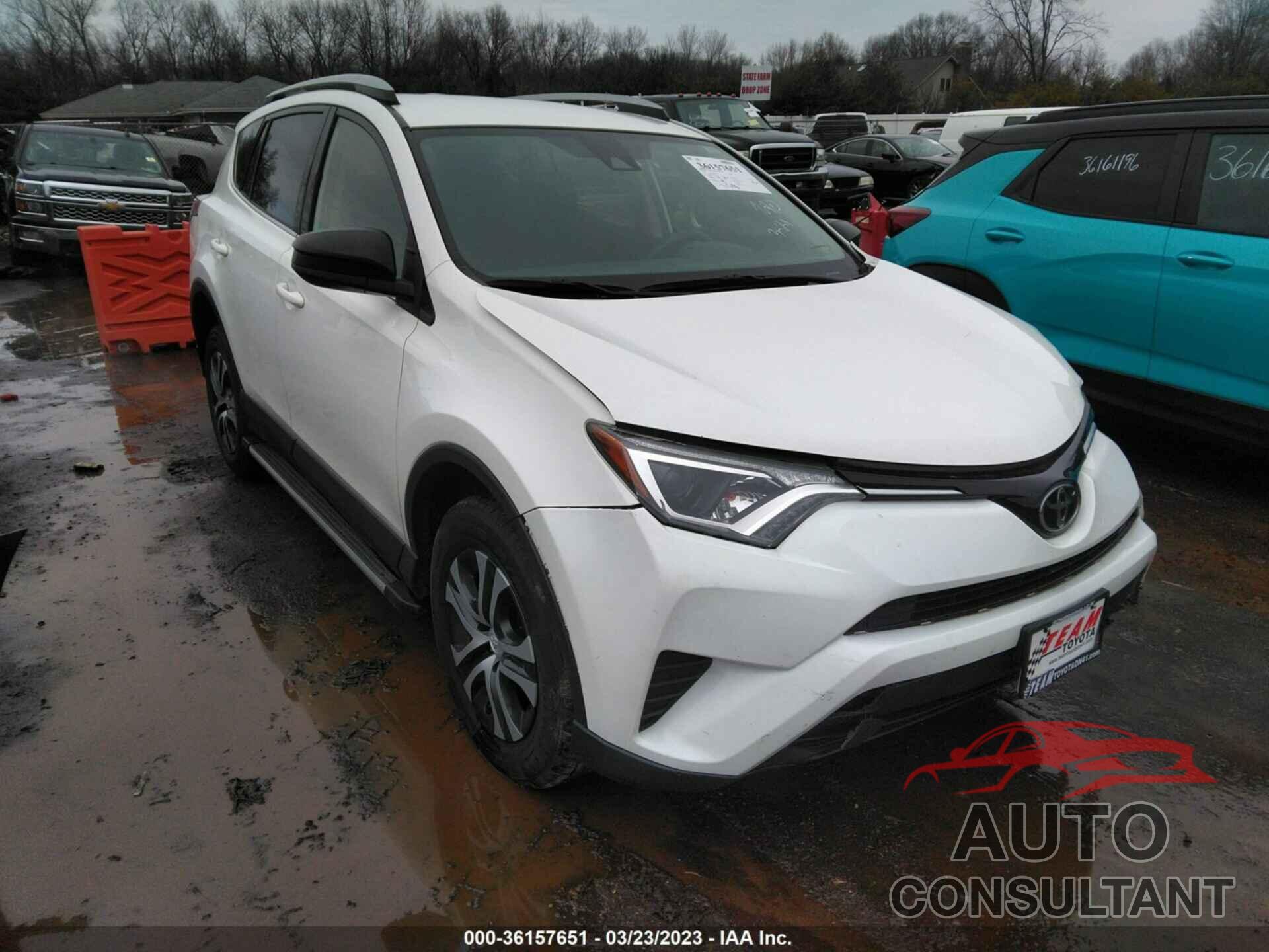 TOYOTA RAV4 2018 - JTMBFREV6JJ183870