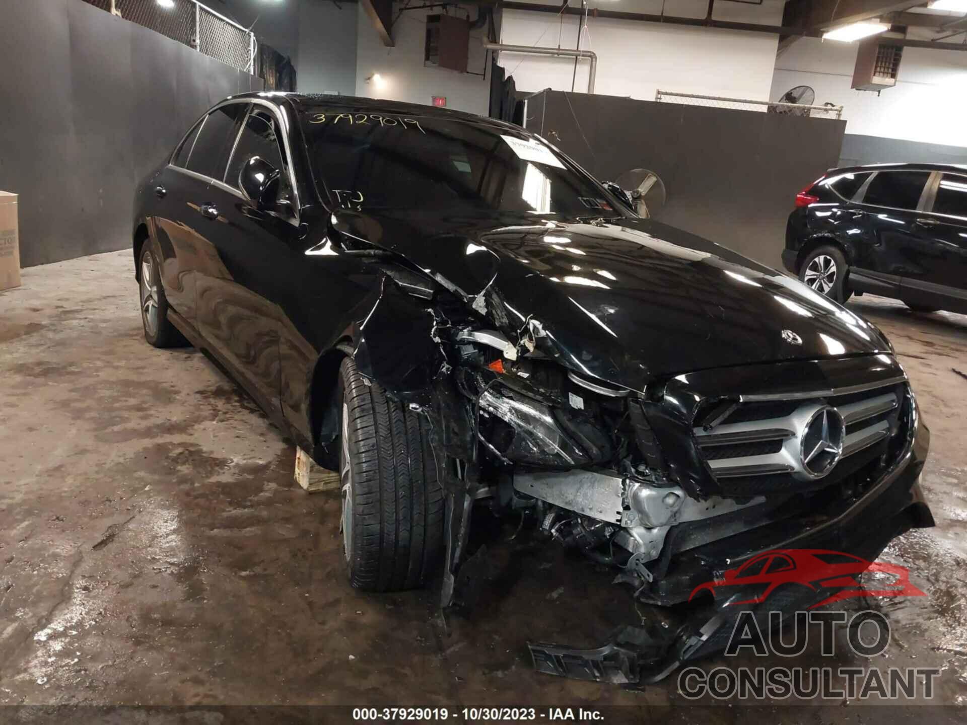 MERCEDES-BENZ E 300 2019 - WDDZF4KB2KA517220