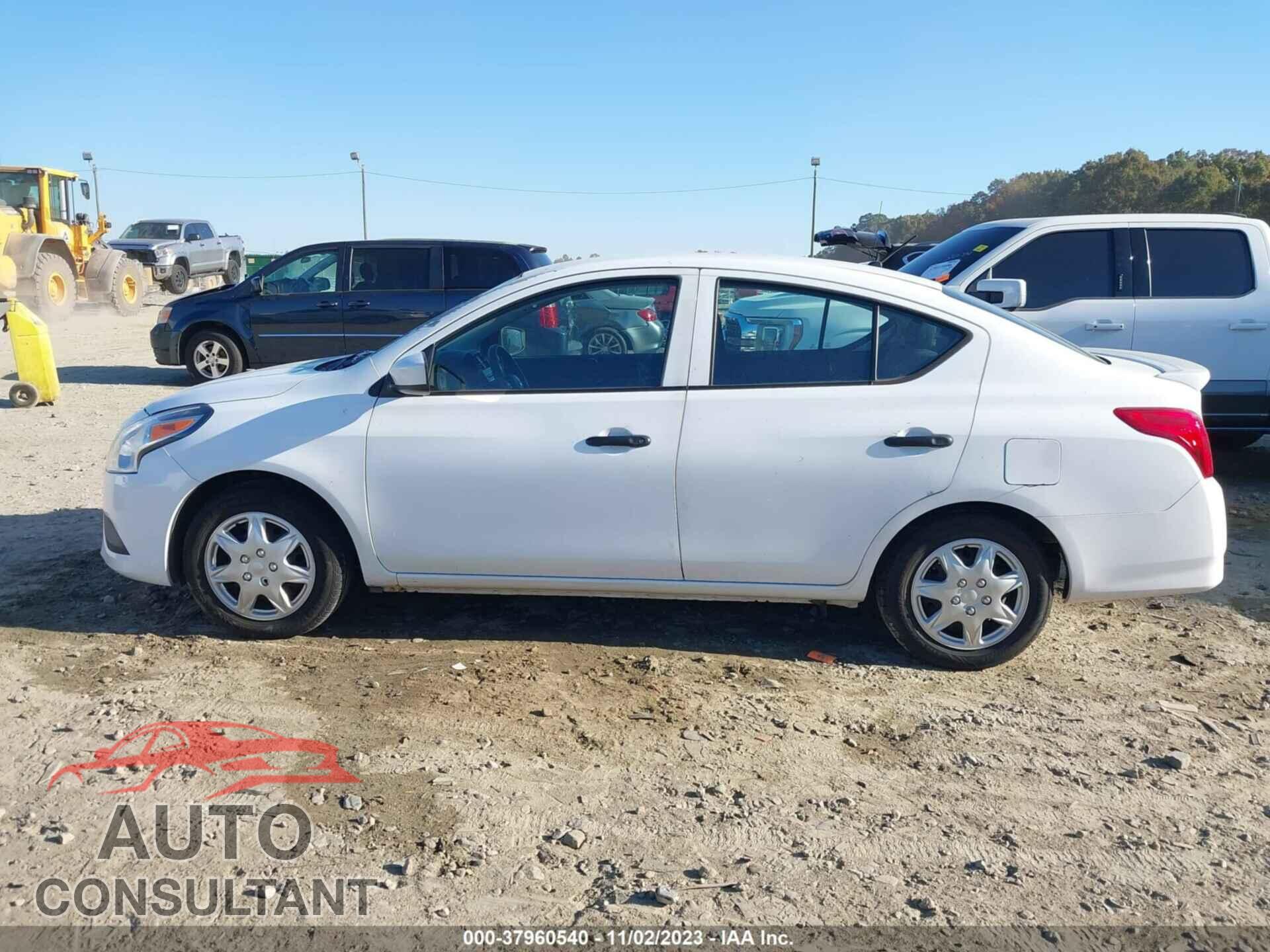 NISSAN VERSA 2017 - 3N1CN7AP4HL829920