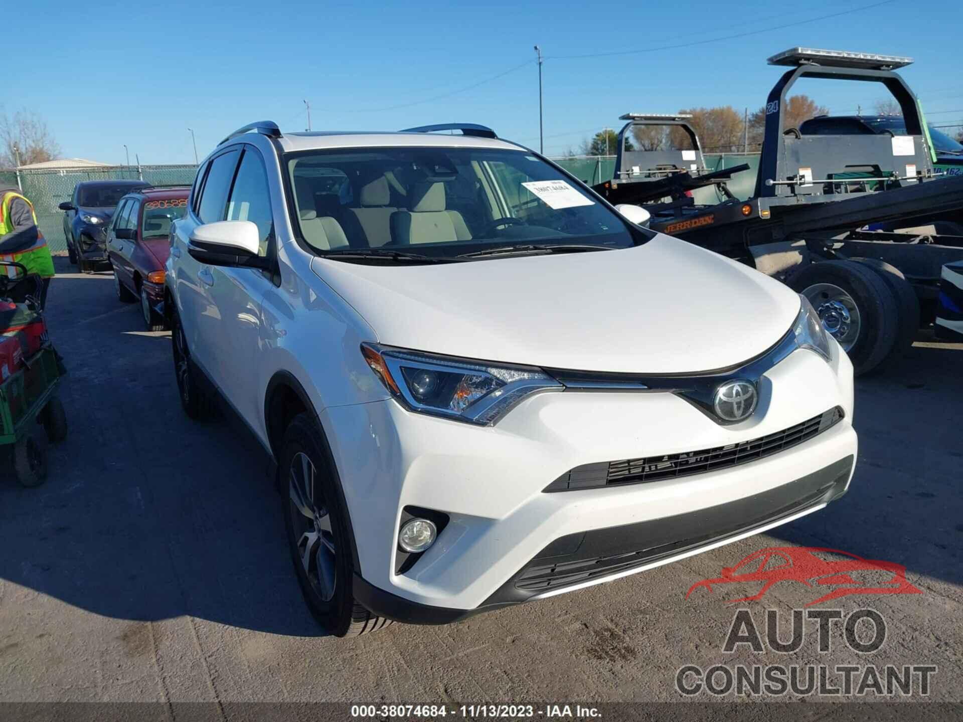 TOYOTA RAV4 2017 - JTMRFREV2HJ109712