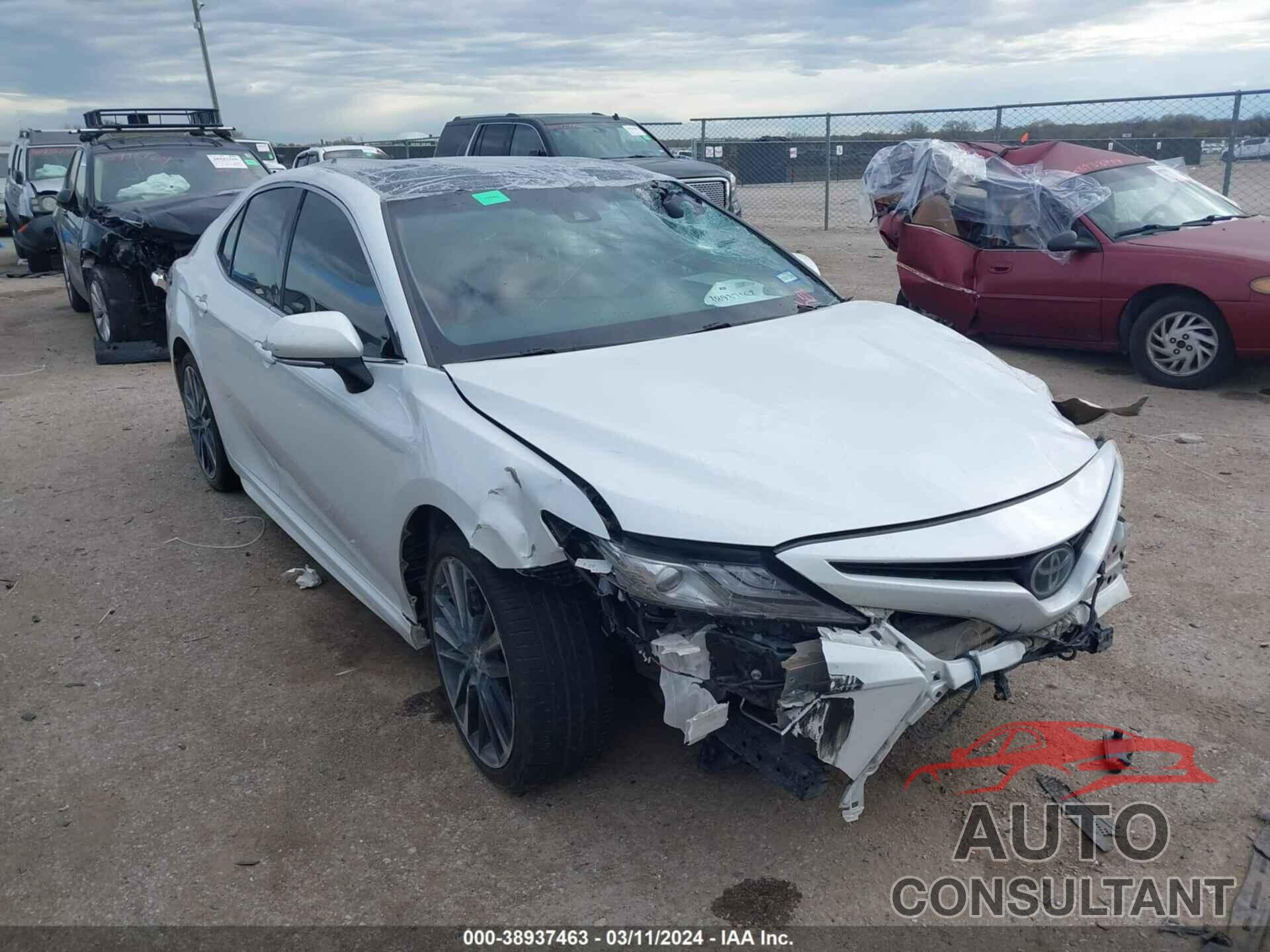 TOYOTA CAMRY 2018 - 4T1B61HK3JU155716
