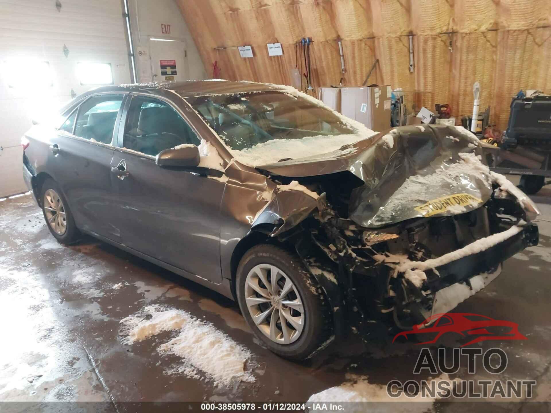 TOYOTA CAMRY 2016 - 4T4BF1FK2GR581138