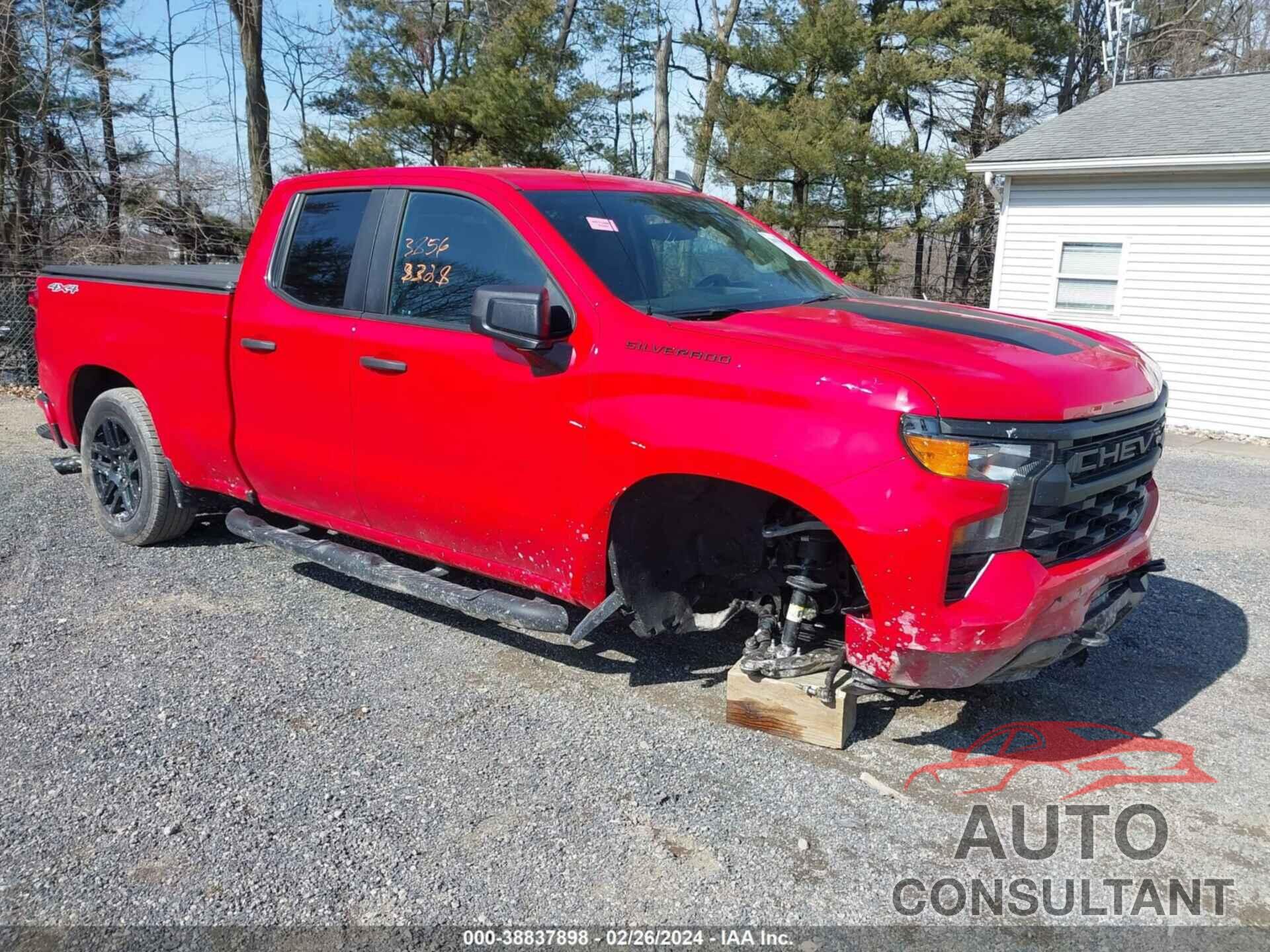 CHEVROLET SILVERADO 1500 2023 - 1GCRDBEK5PZ279016