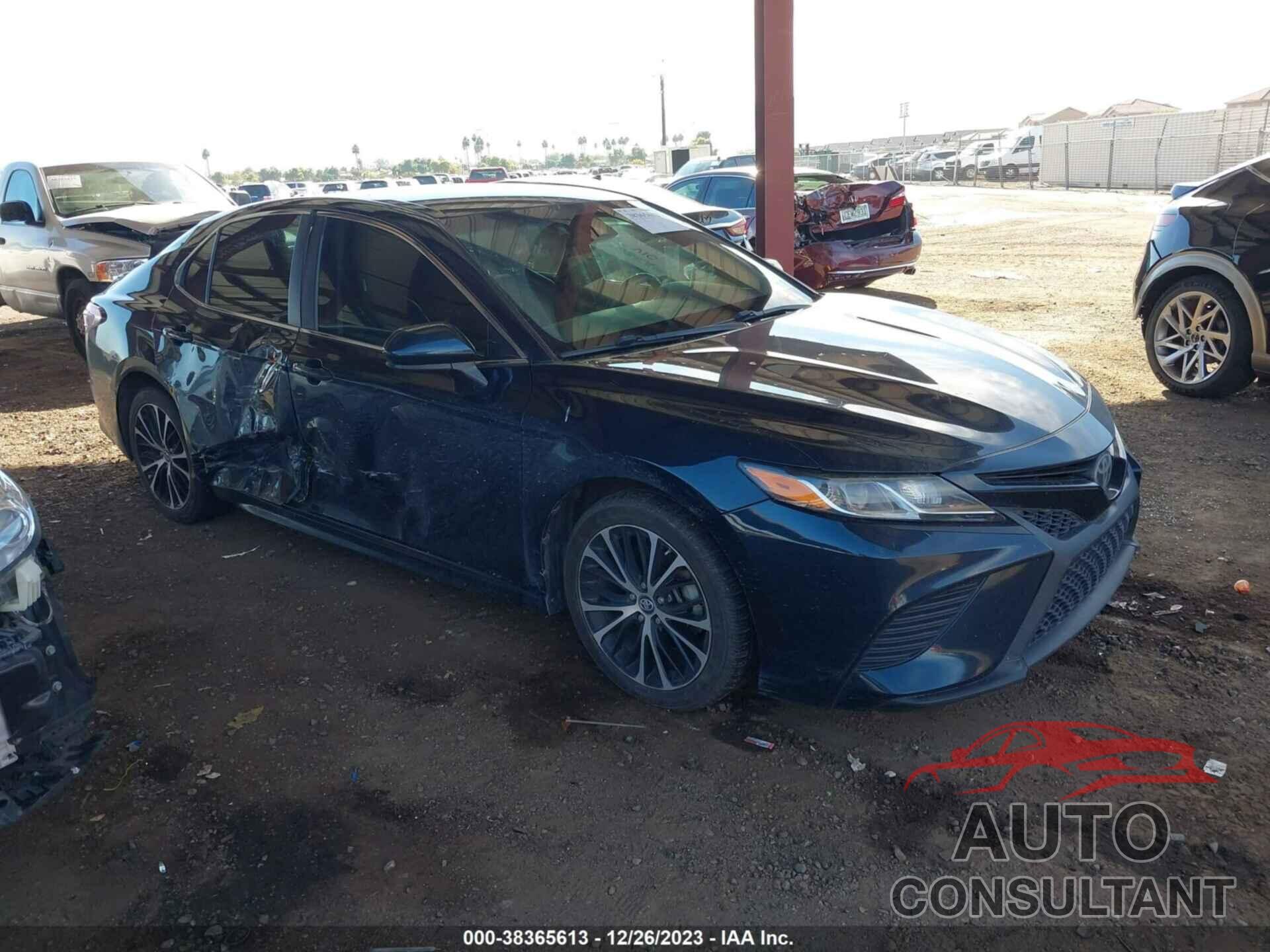 TOYOTA CAMRY 2018 - 4T1B11HK5JU667332