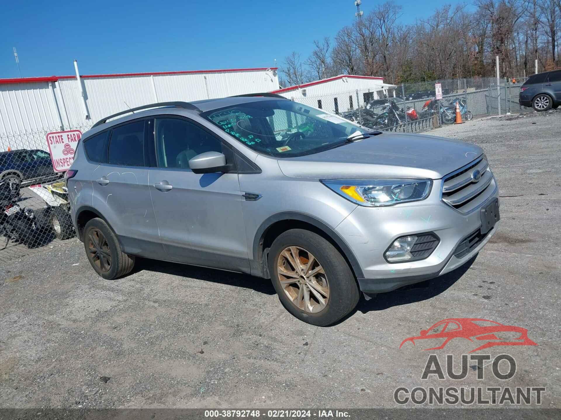 FORD ESCAPE 2018 - 1FMCU0GD7JUC90009