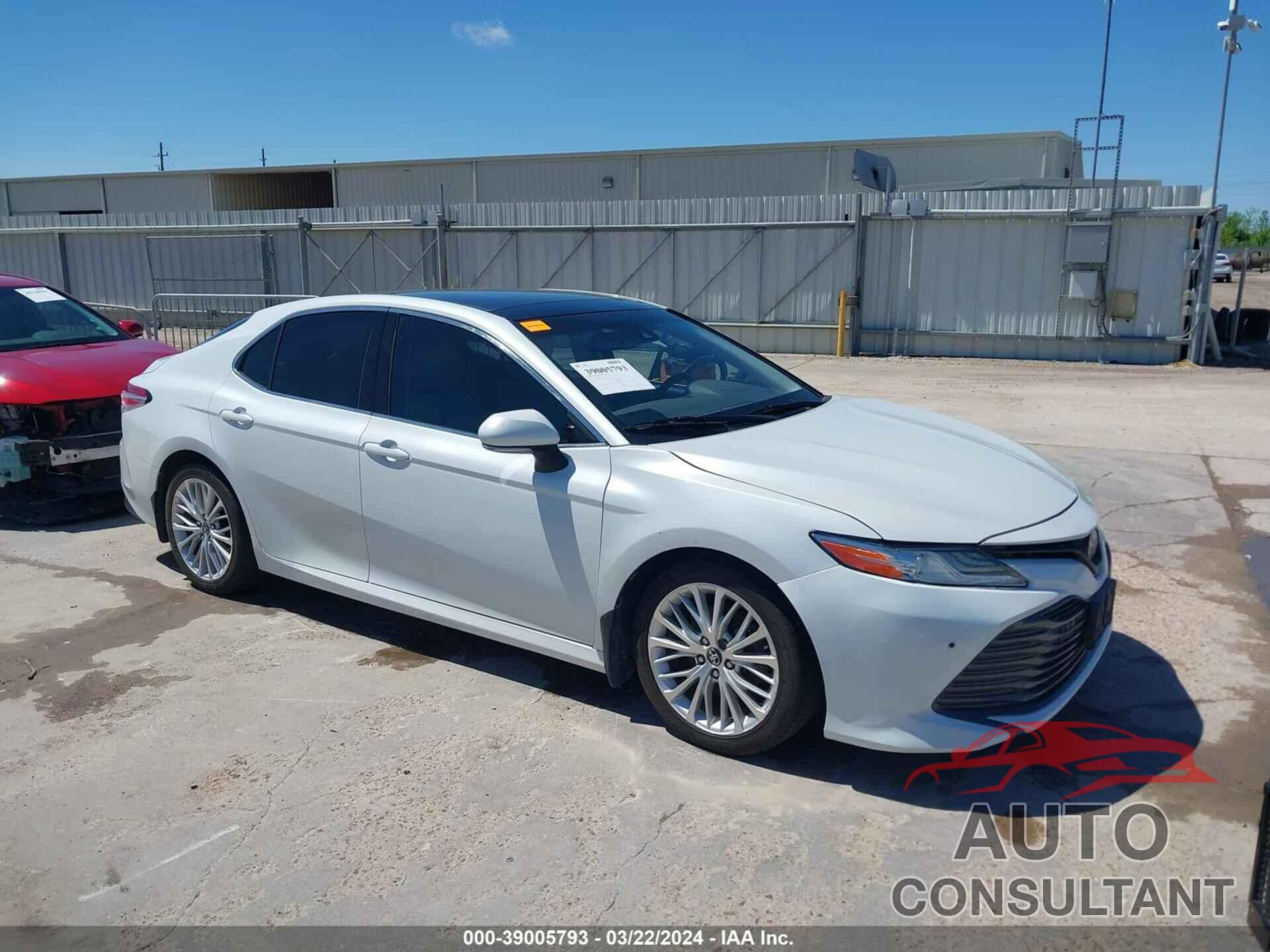 TOYOTA CAMRY 2018 - 4T1B11HK3JU153074