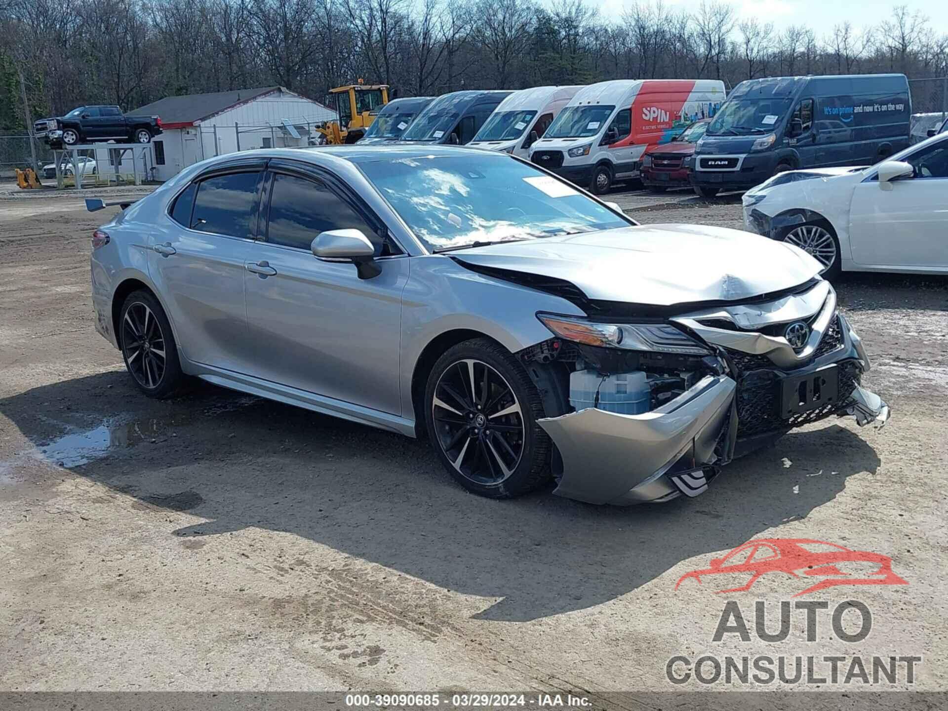 TOYOTA CAMRY 2018 - 4T1B61HK5JU036520