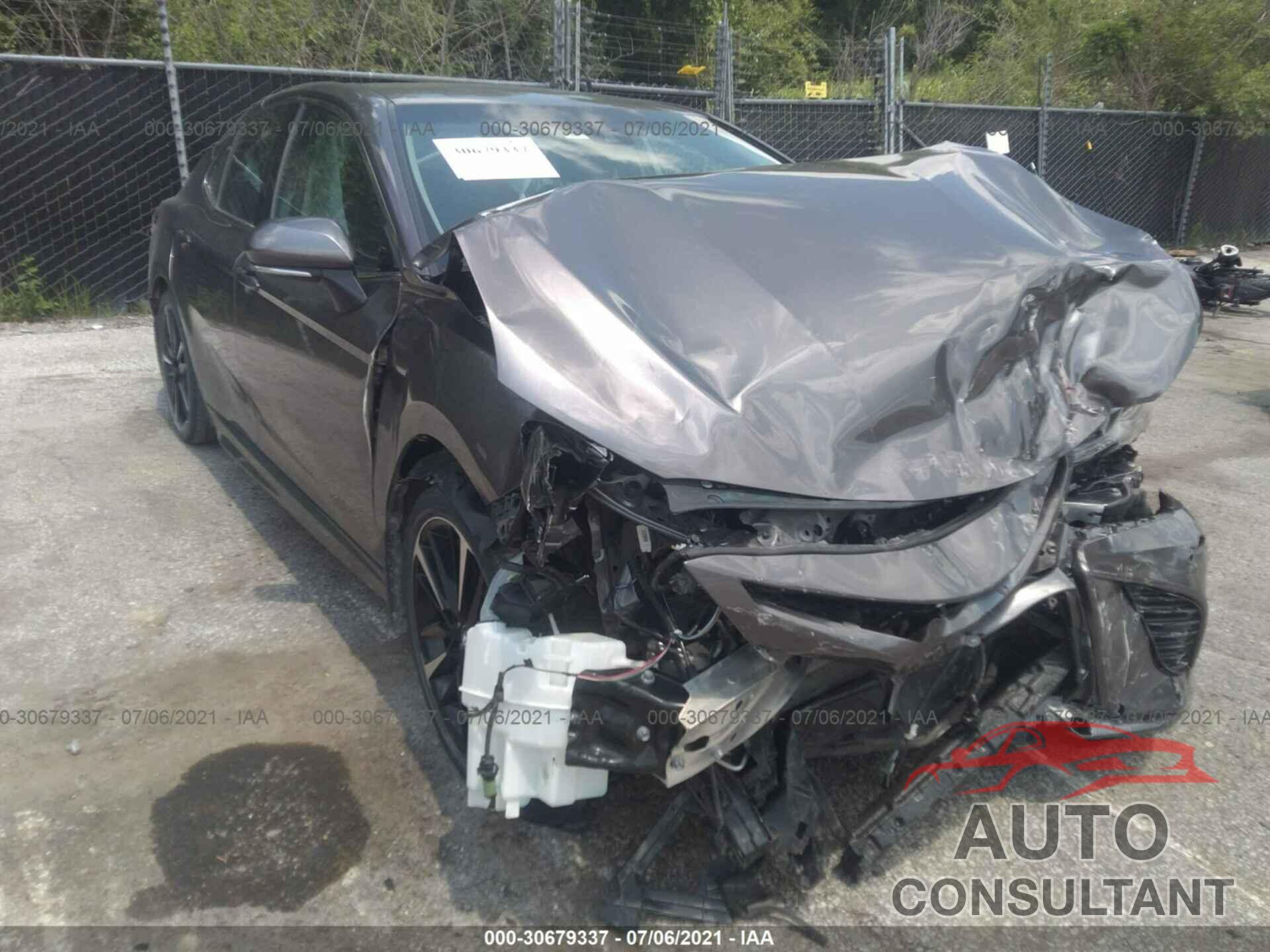 TOYOTA CAMRY 2018 - 4T1B61HK1JU148182